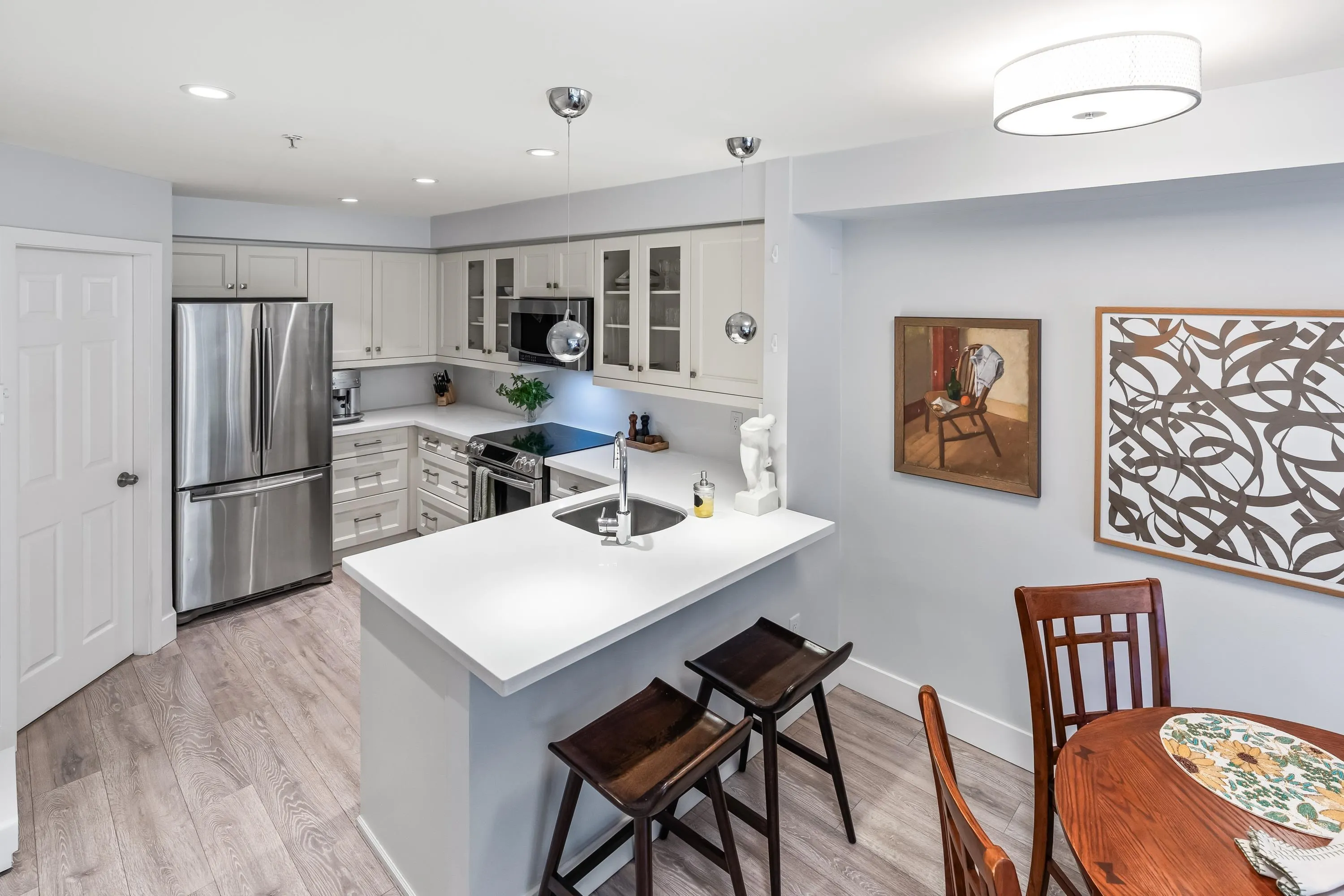 208 2545 W Broadway