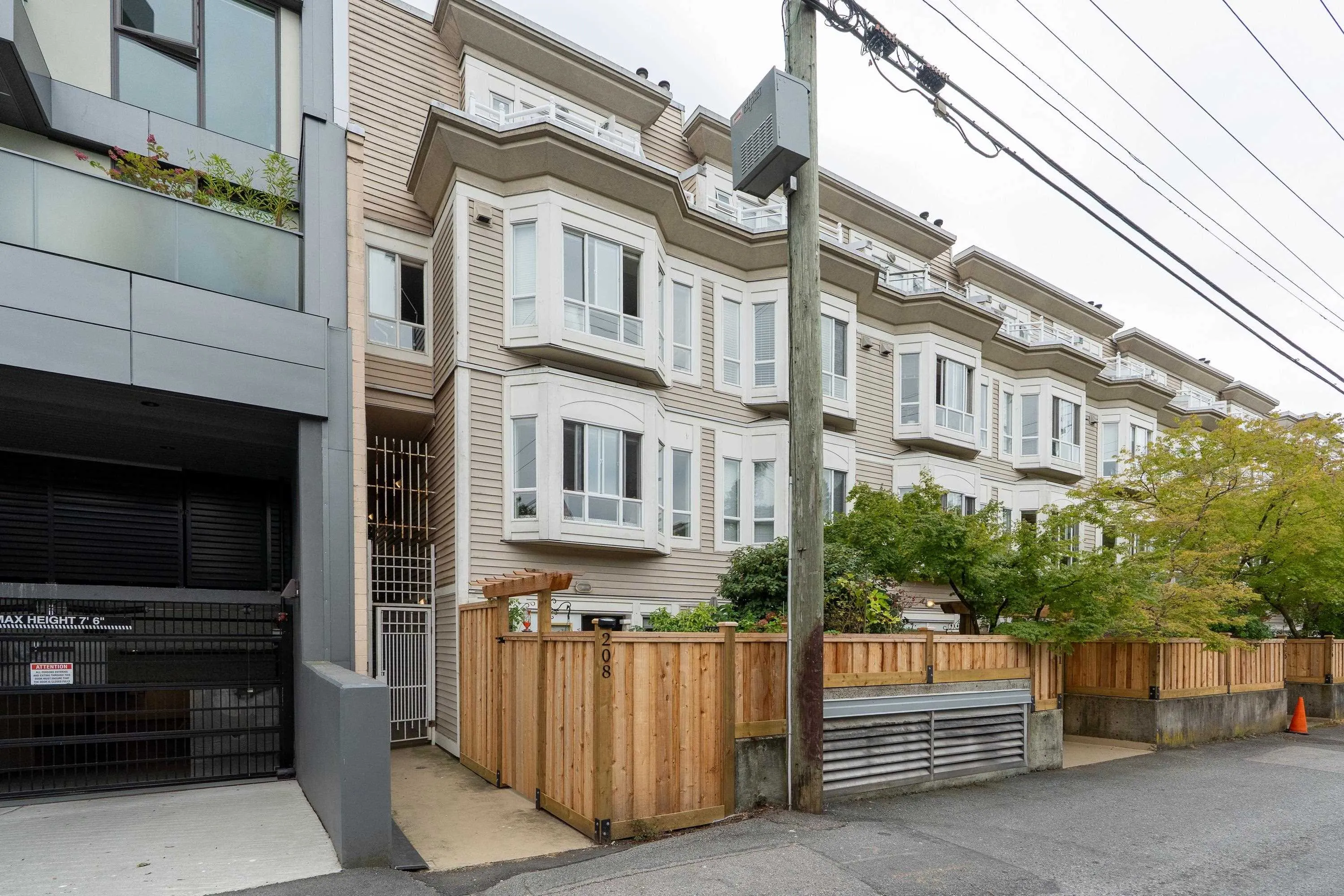208 2545 W Broadway
