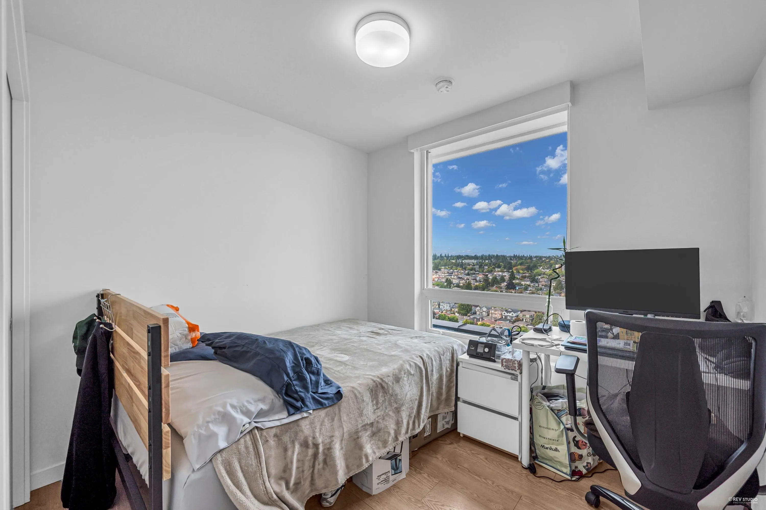 2504 8189 Cambie Street