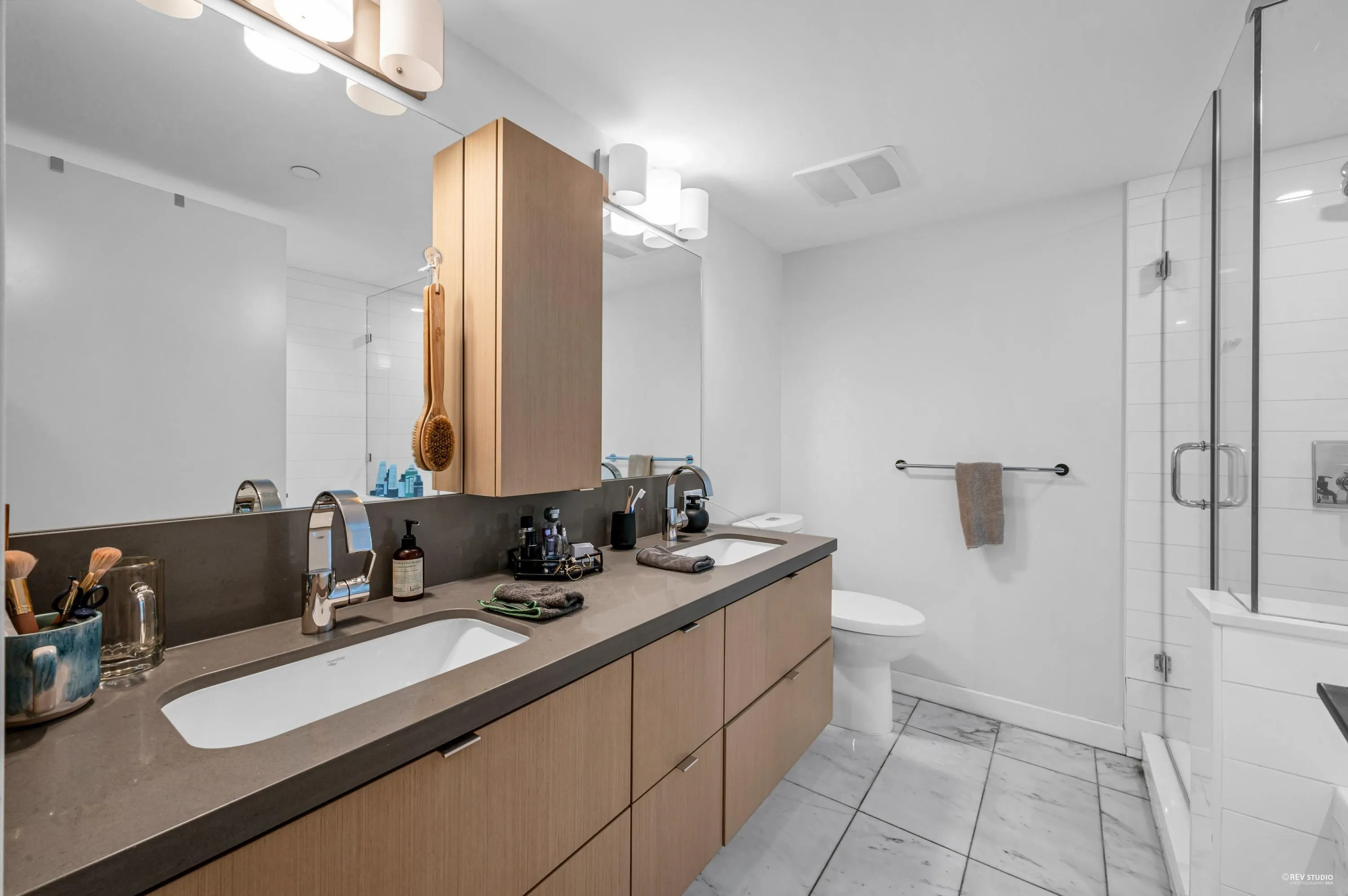 2504 8189 Cambie Street