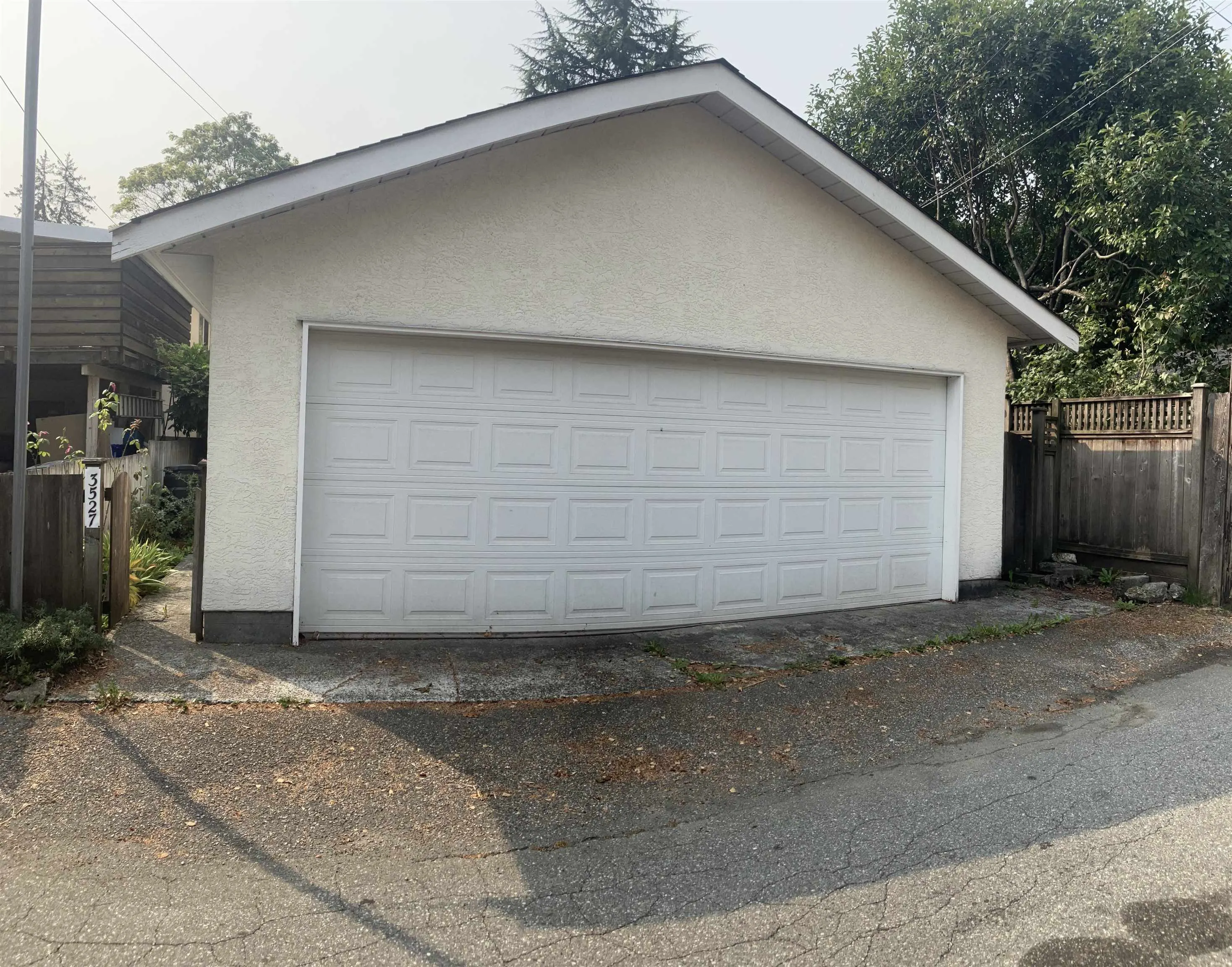 3527 W King Edward Avenue