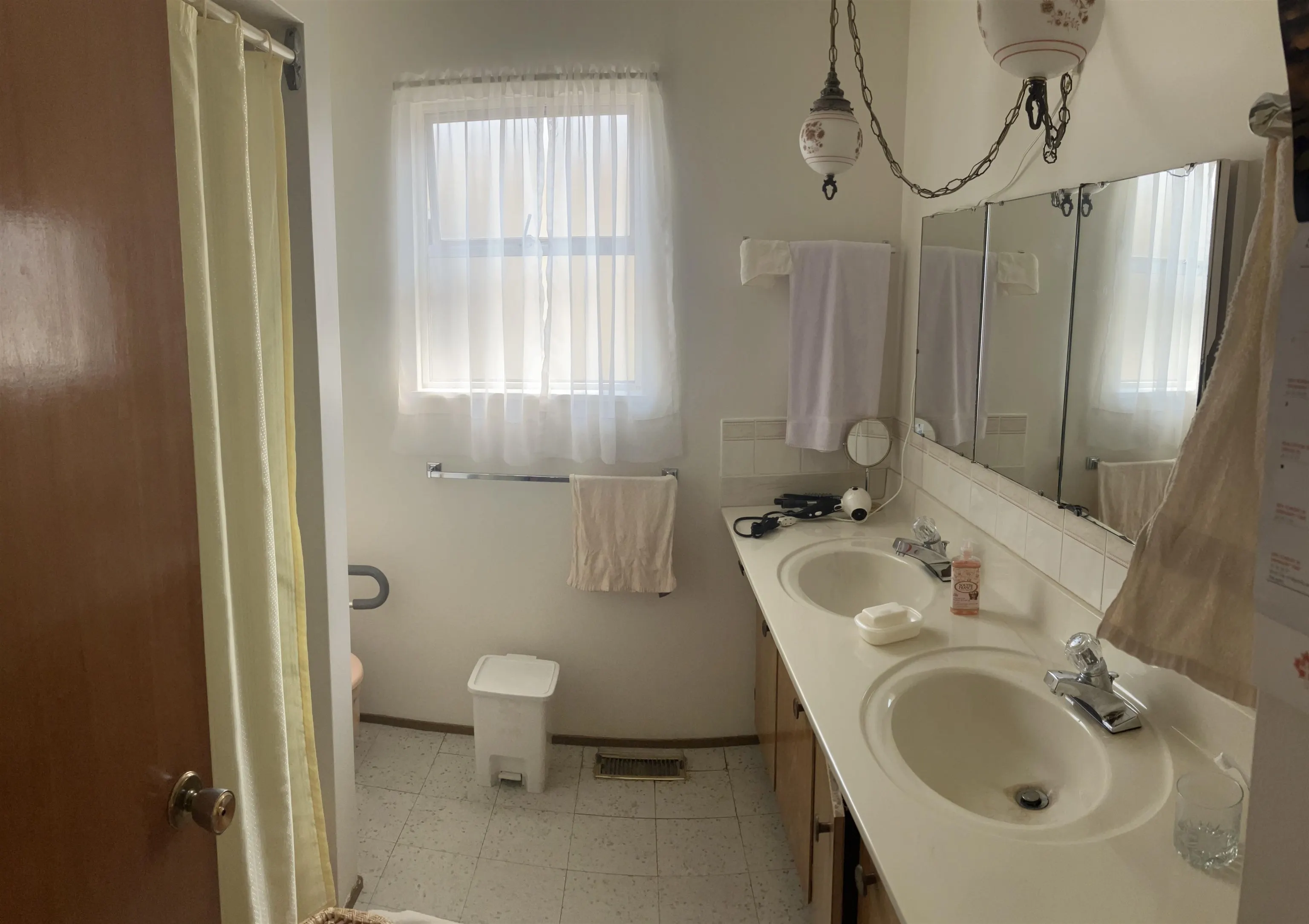 3527 W King Edward Avenue