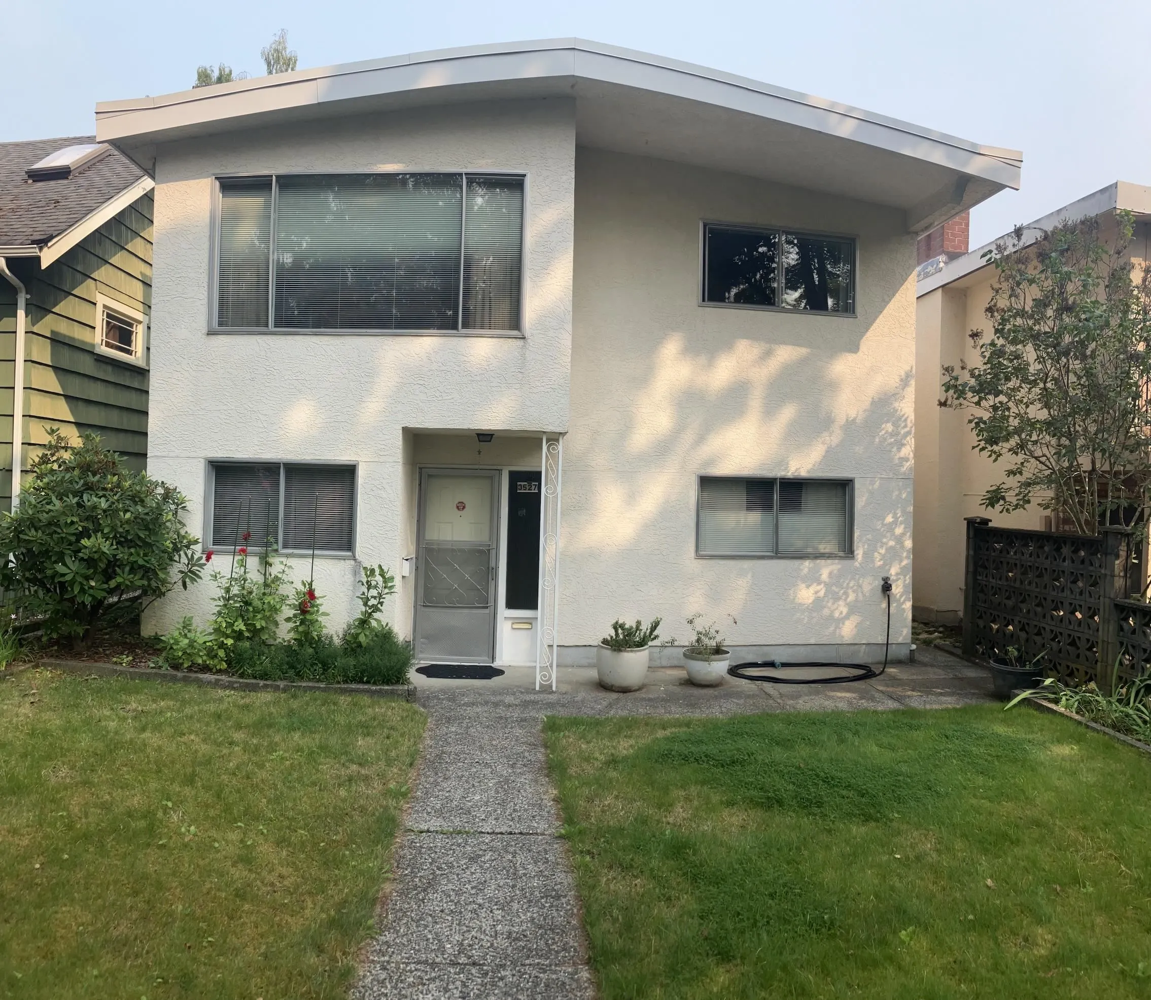 3527 W King Edward Avenue