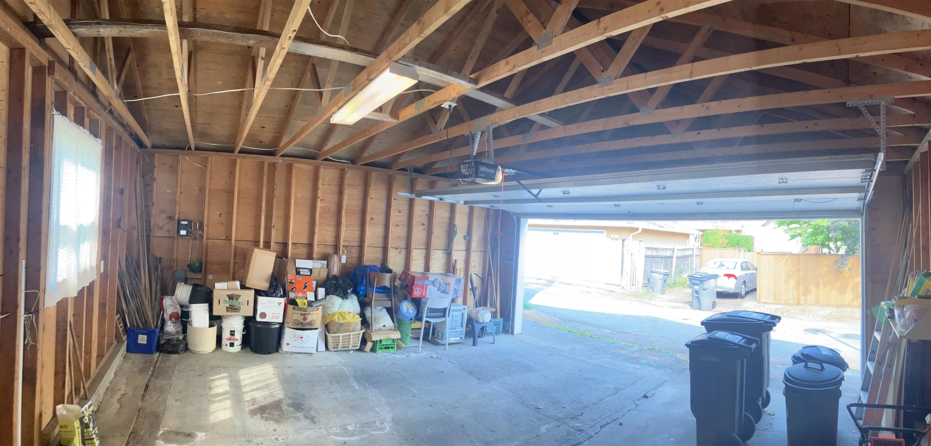 3527 W King Edward Avenue