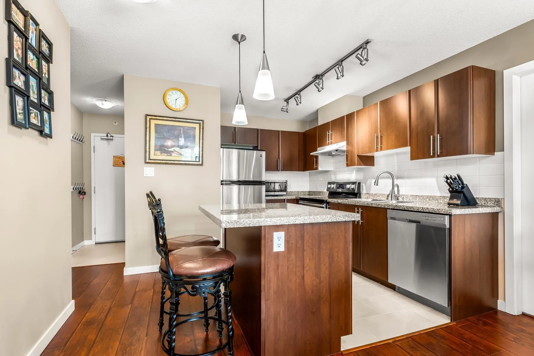 602 1178 Heffley Crescent