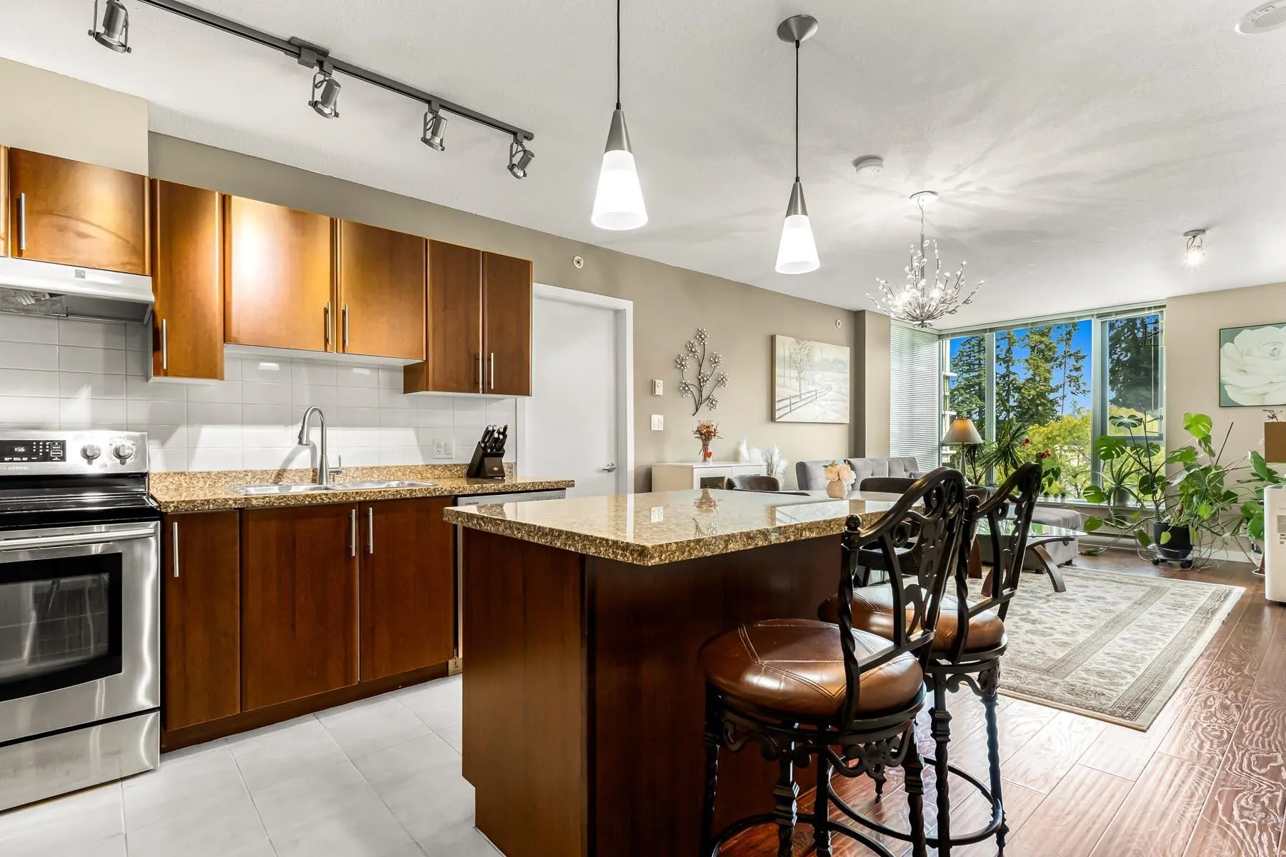 602 1178 Heffley Crescent