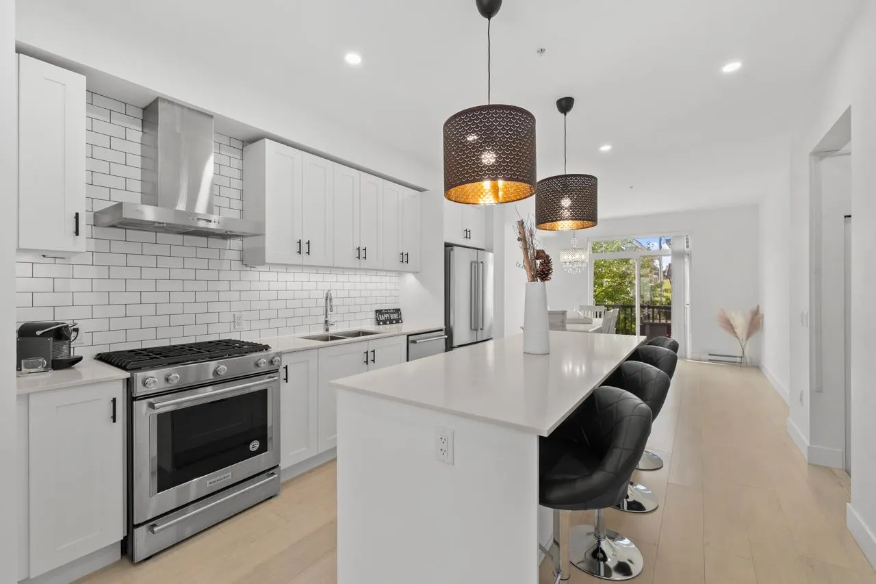 11 24021 110 Avenue