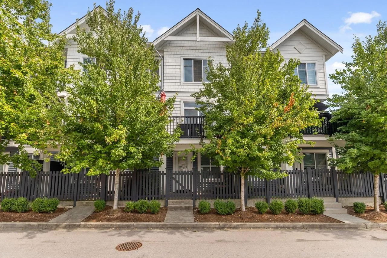 11 24021 110 Avenue