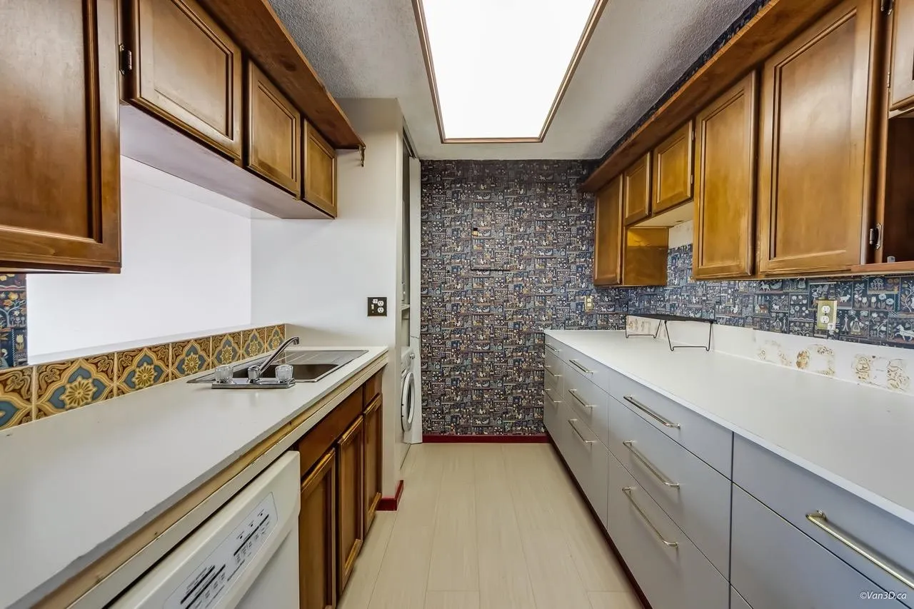 602 2445 W 3rd Avenue