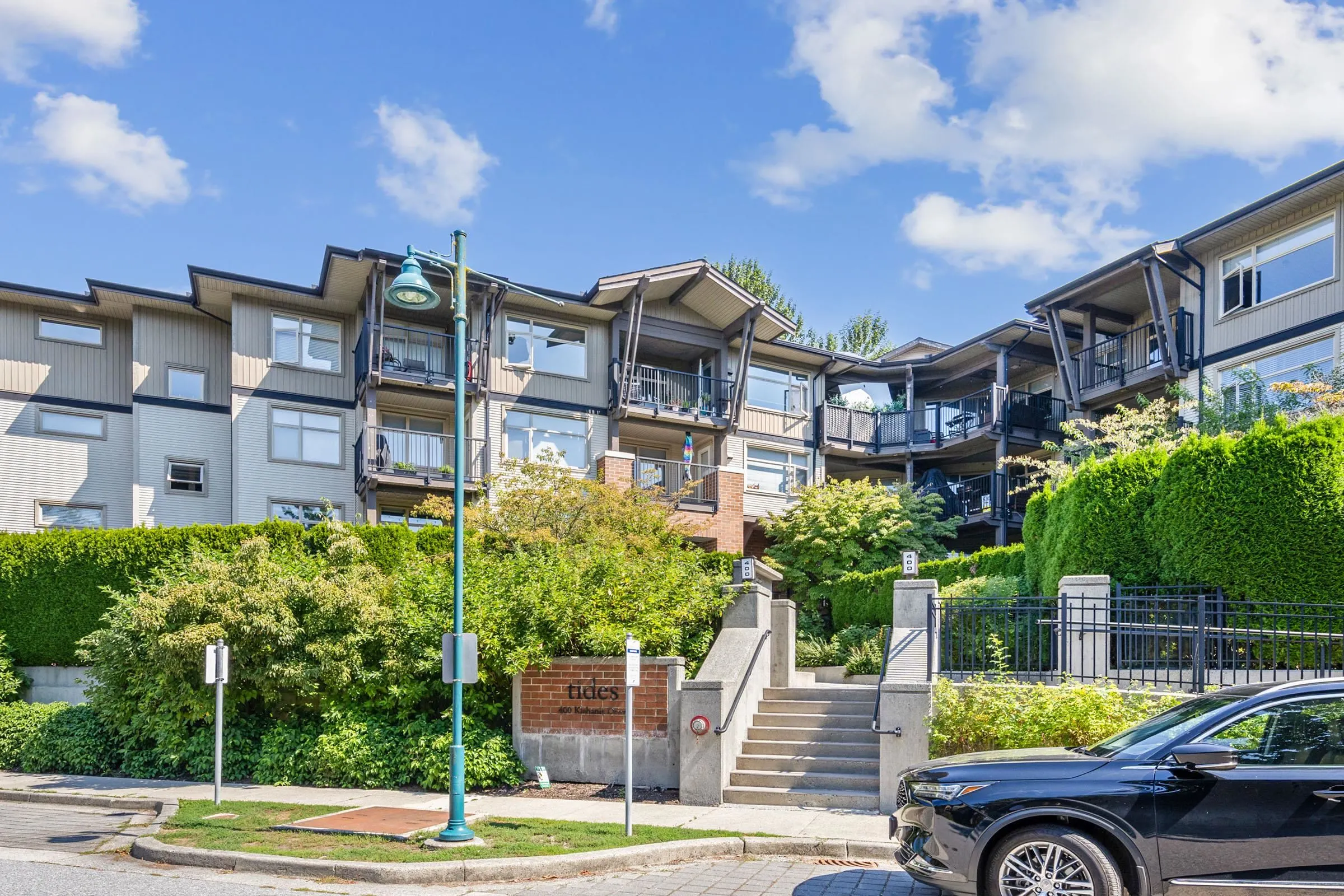 109 400 Klahanie Drive