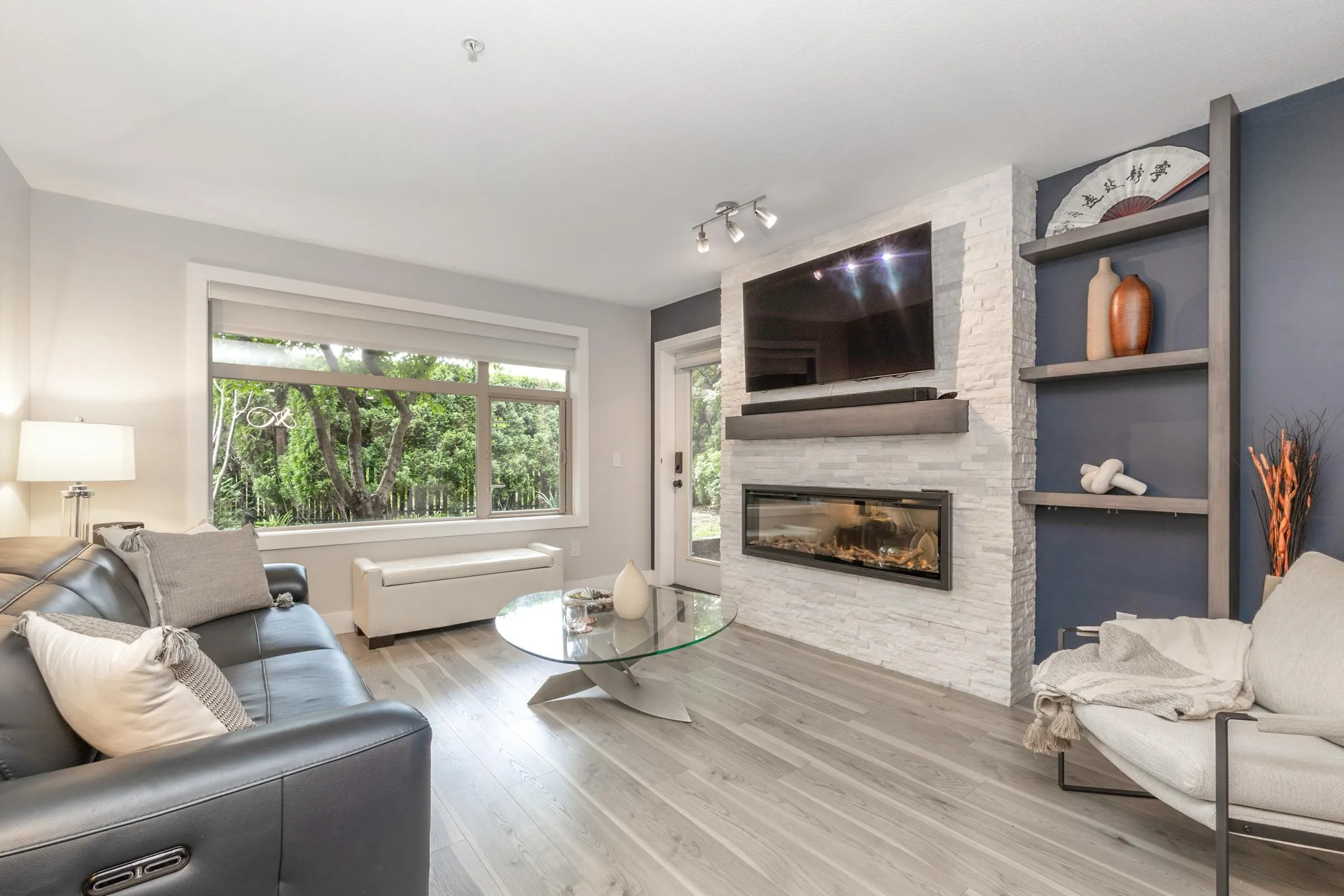 109 400 Klahanie Drive