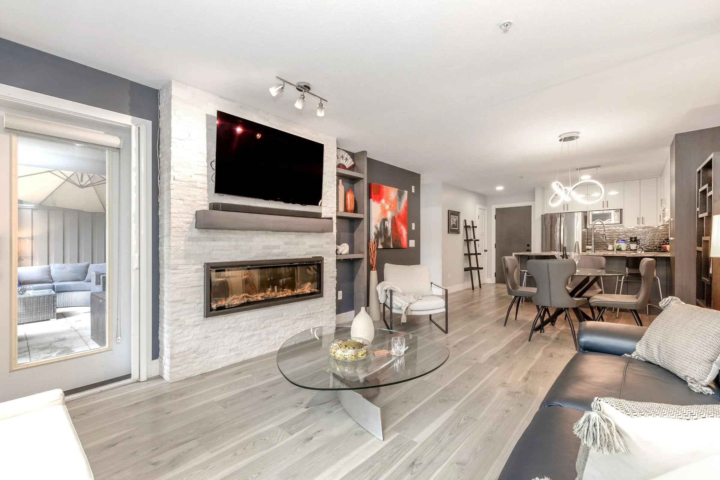109 400 Klahanie Drive