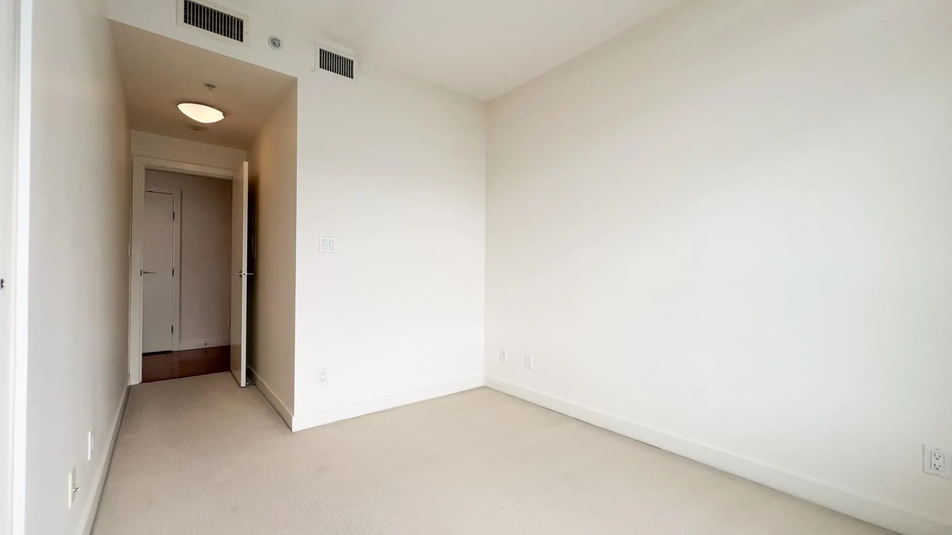 1708 5900 Alderbridge Way