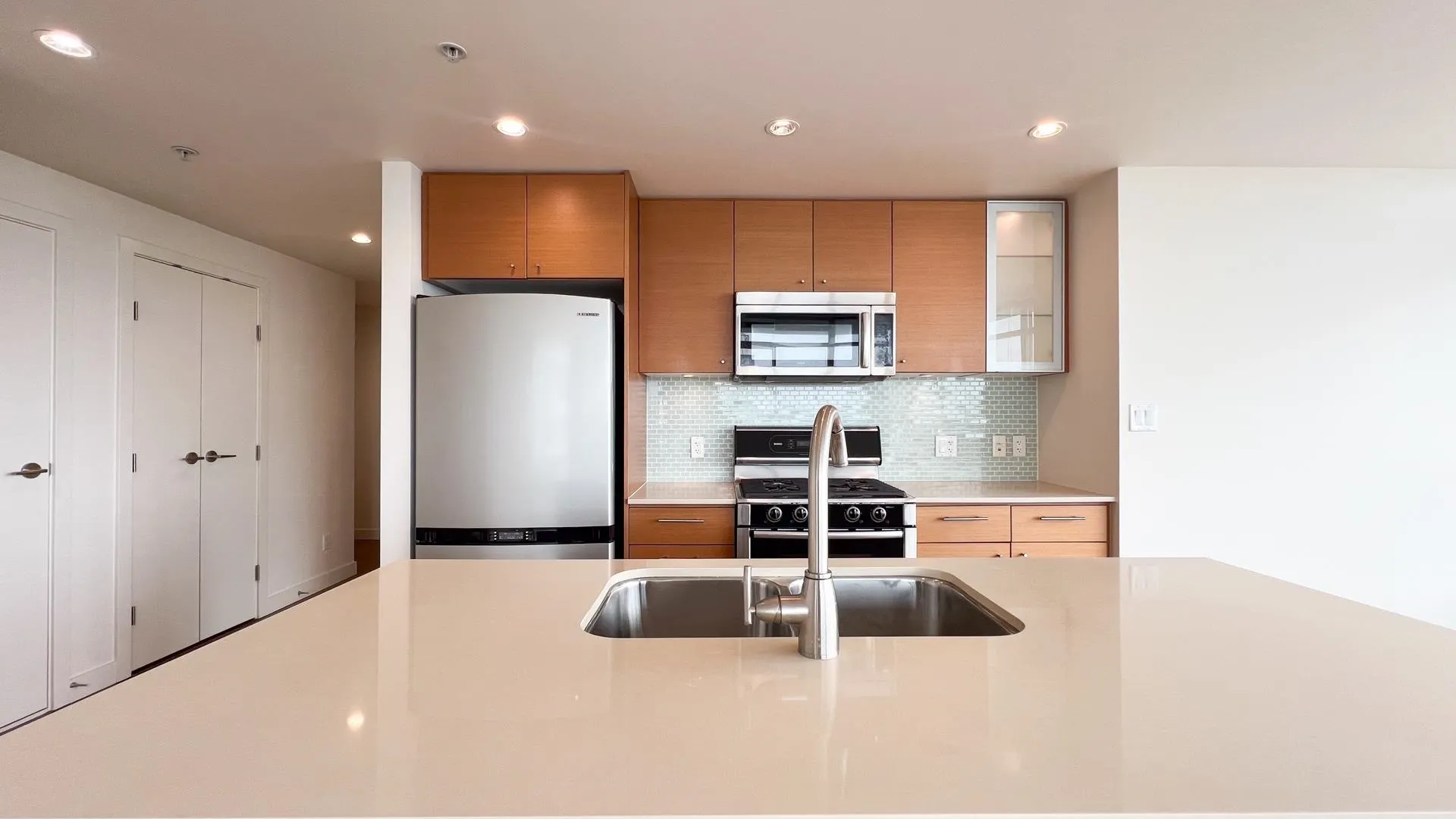 1708 5900 Alderbridge Way