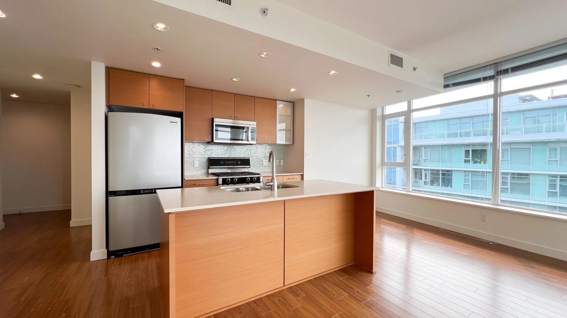 1708 5900 Alderbridge Way
