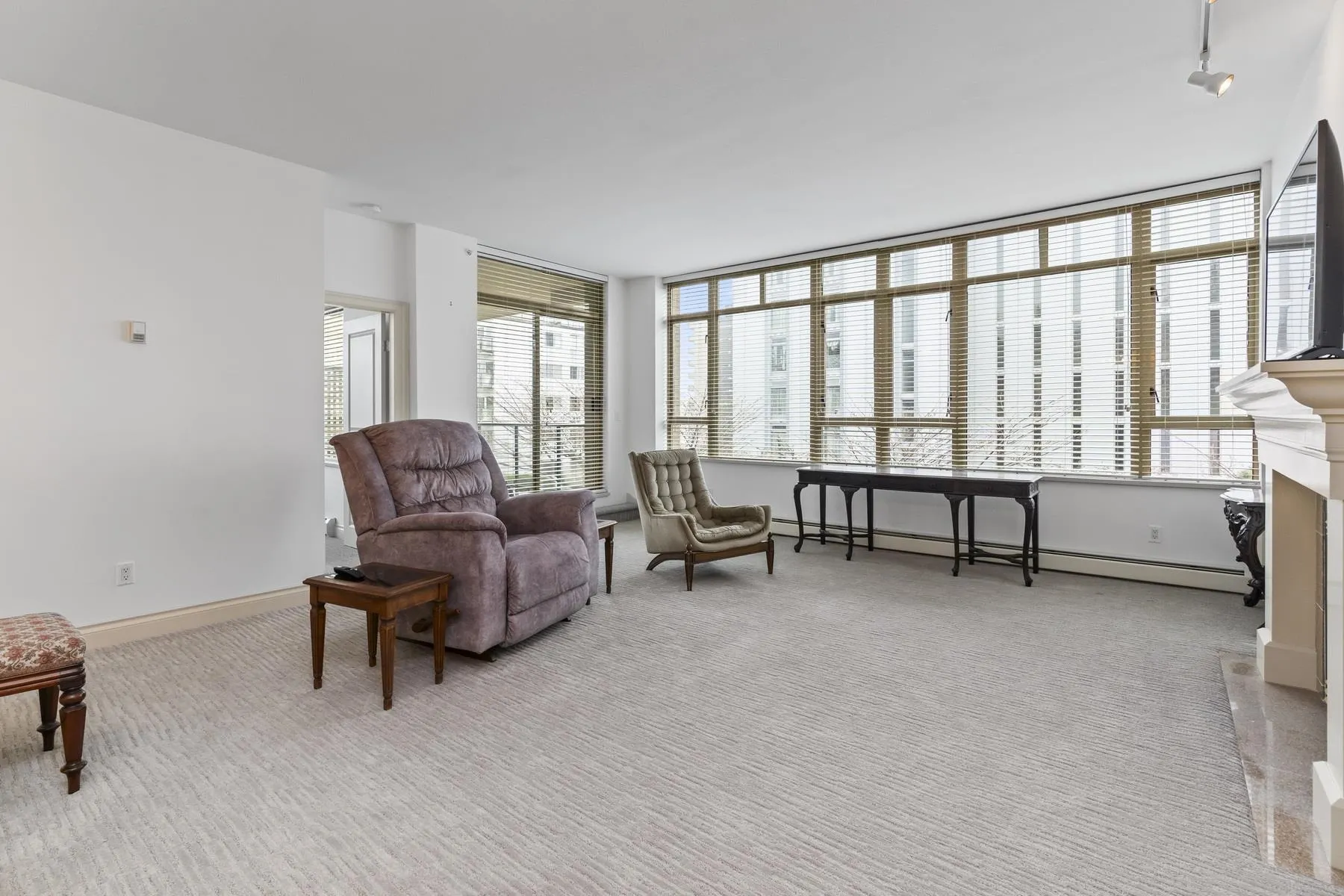 205 1896 Marine Drive