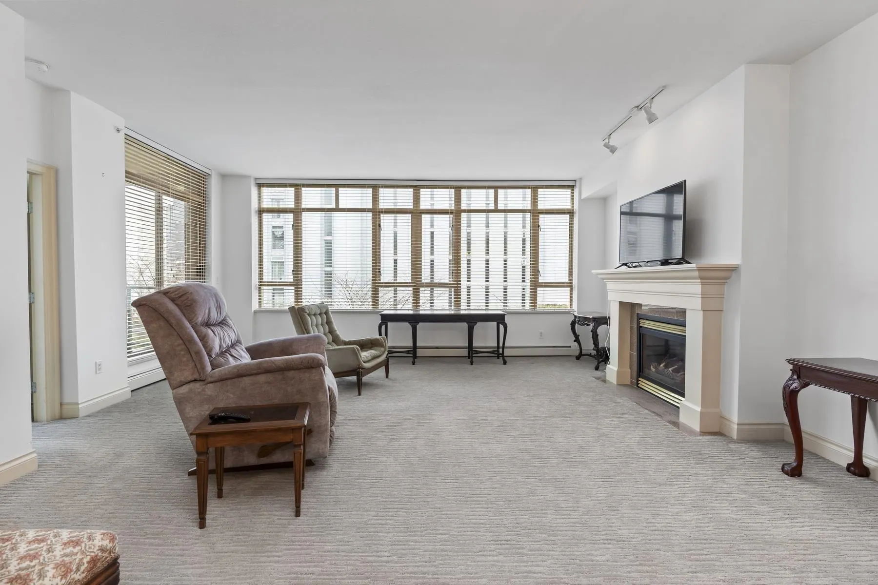 205 1896 Marine Drive