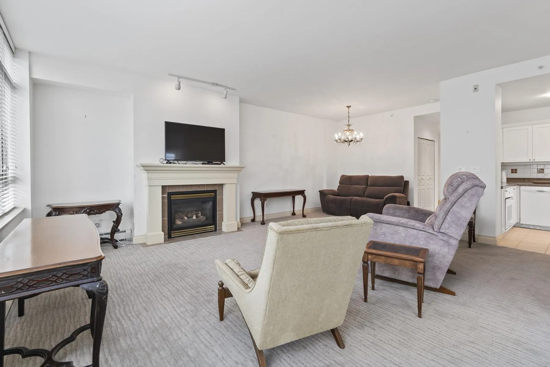 205 1896 Marine Drive