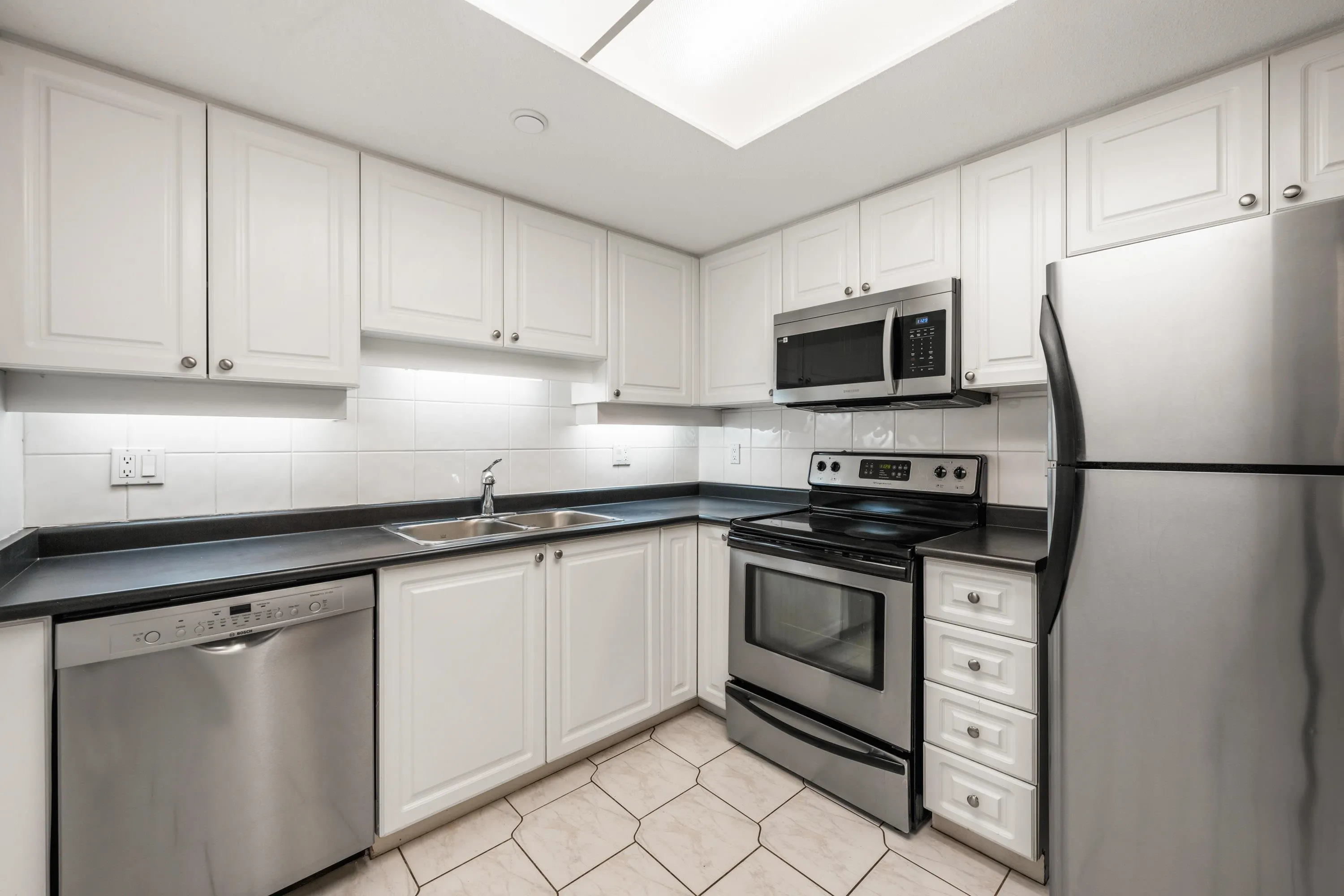 1104 1185 Quayside Drive