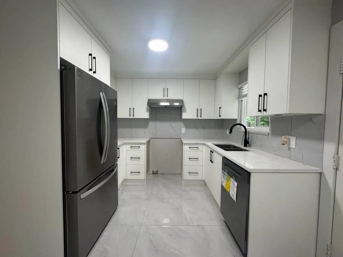 Upper 20809 117 Ave