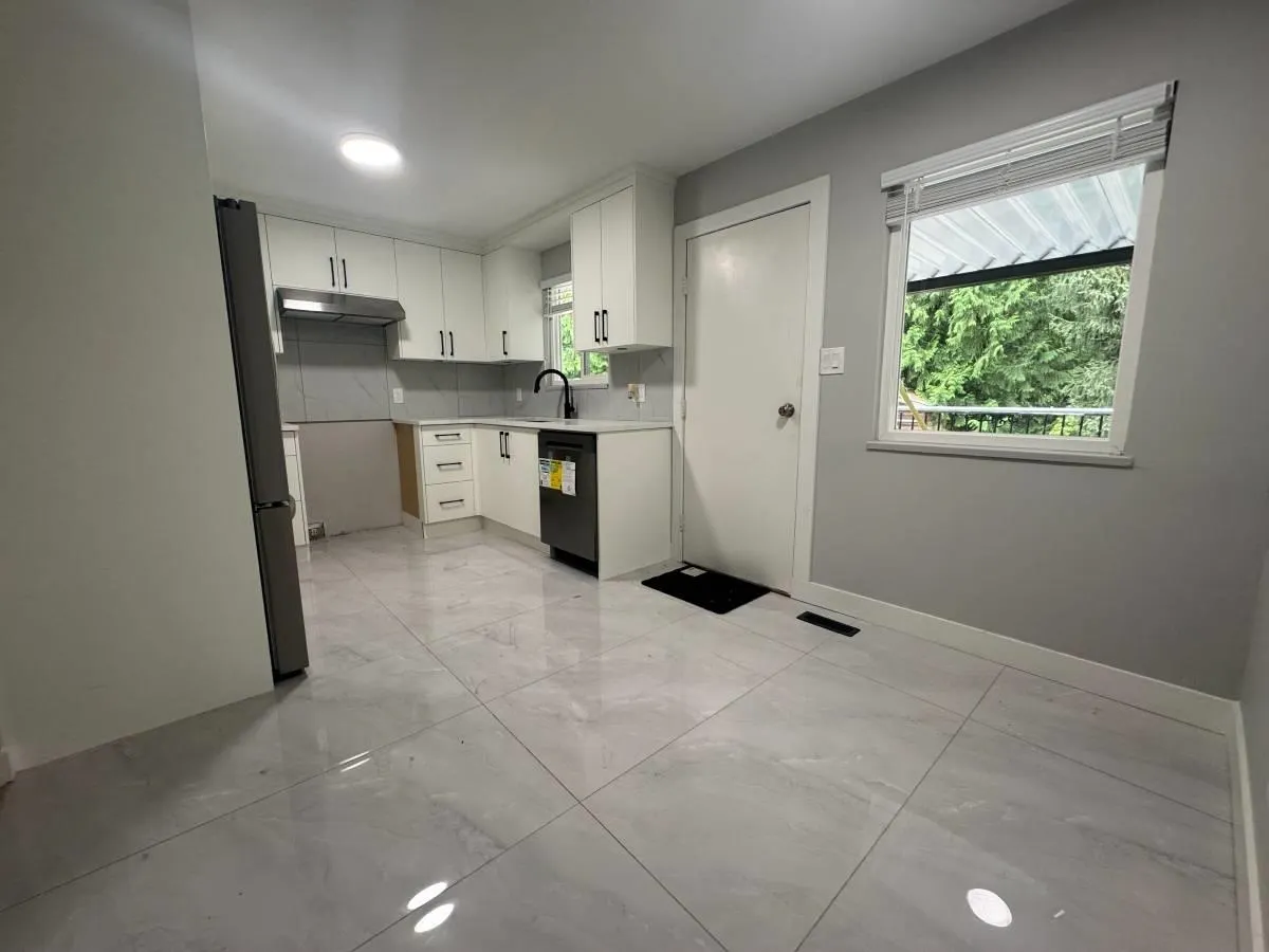 Upper 20809 117 Ave