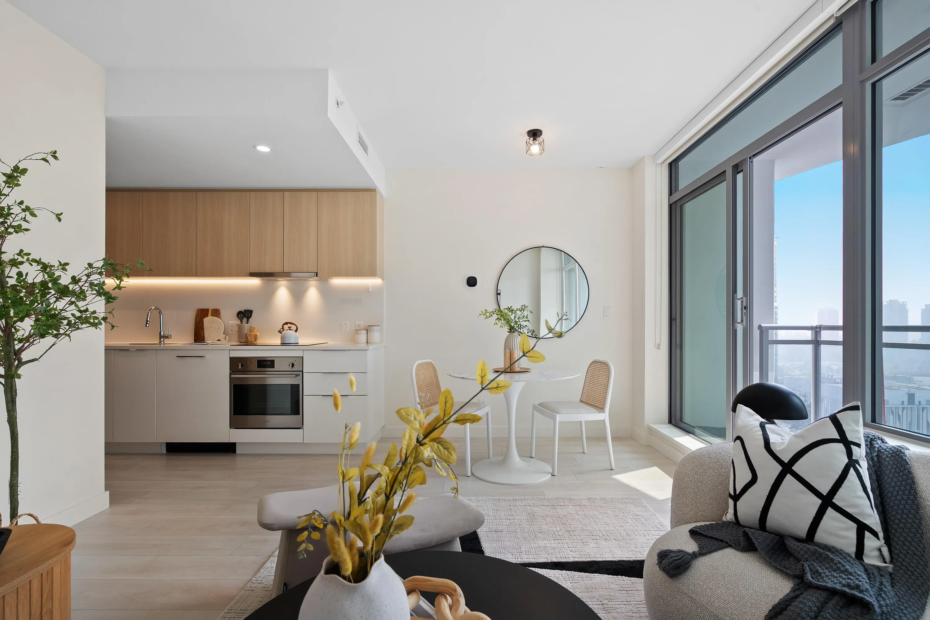2106 13318 104 Avenue