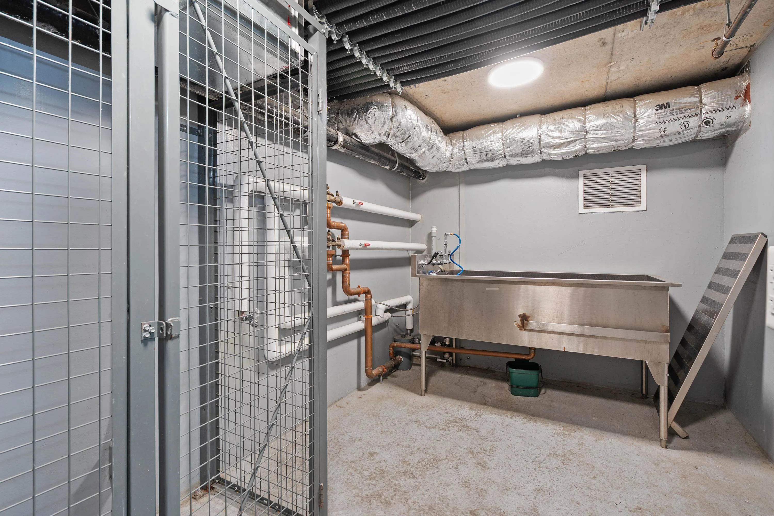 2106 13318 104 Avenue