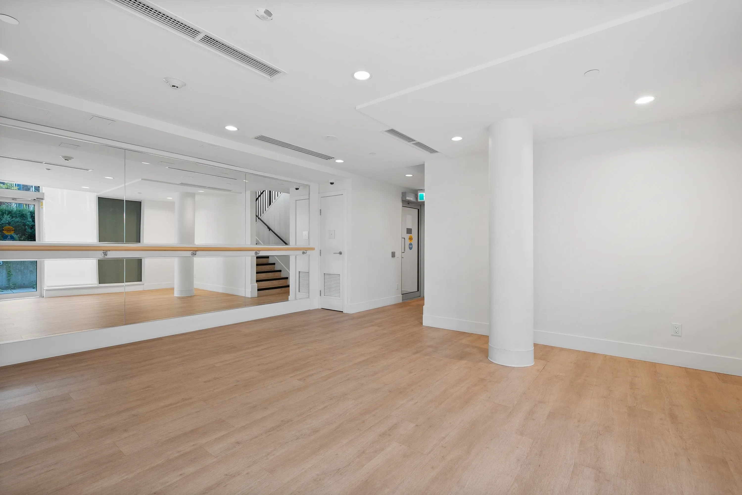 2106 13318 104 Avenue