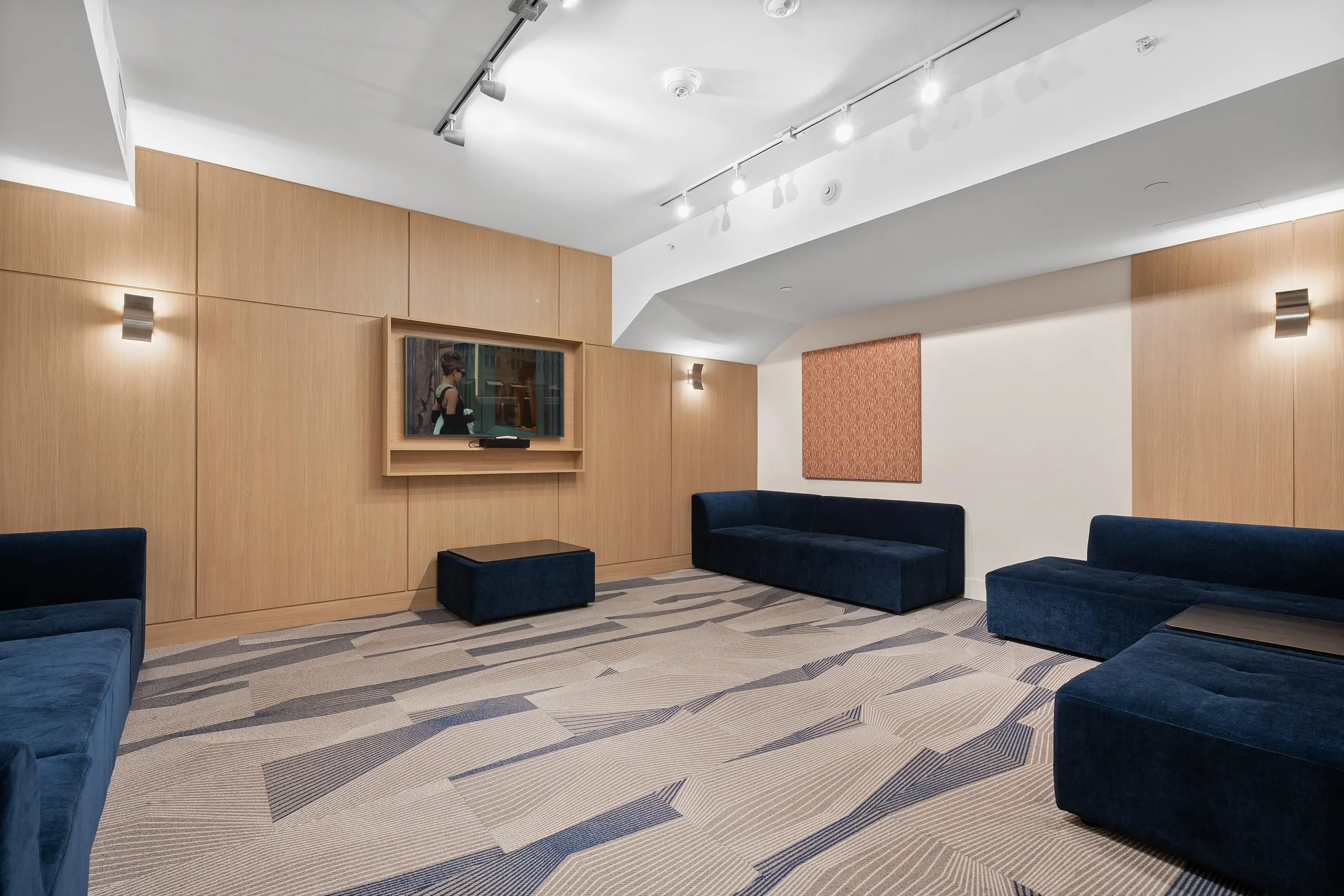 2106 13318 104 Avenue