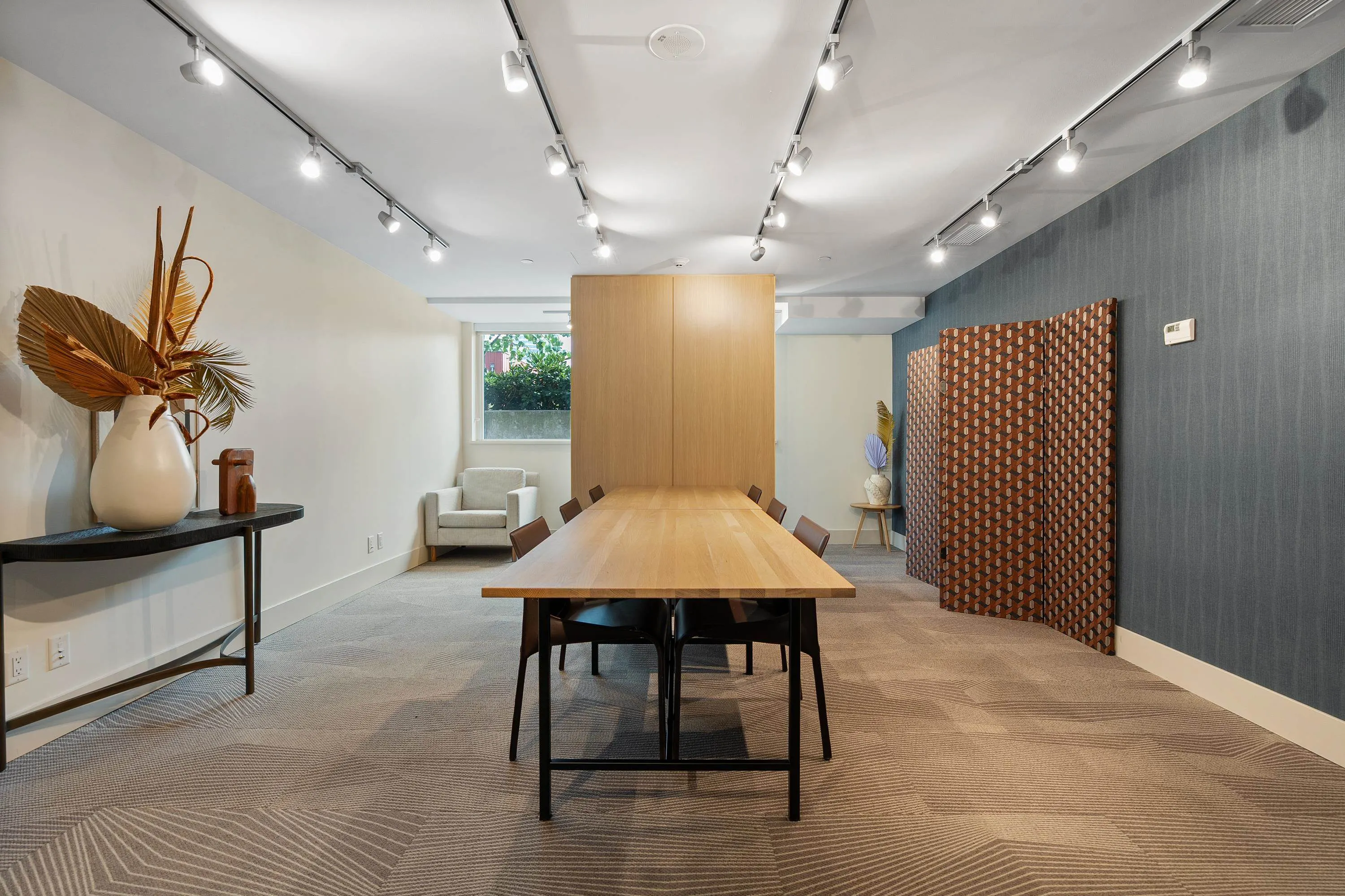 2106 13318 104 Avenue