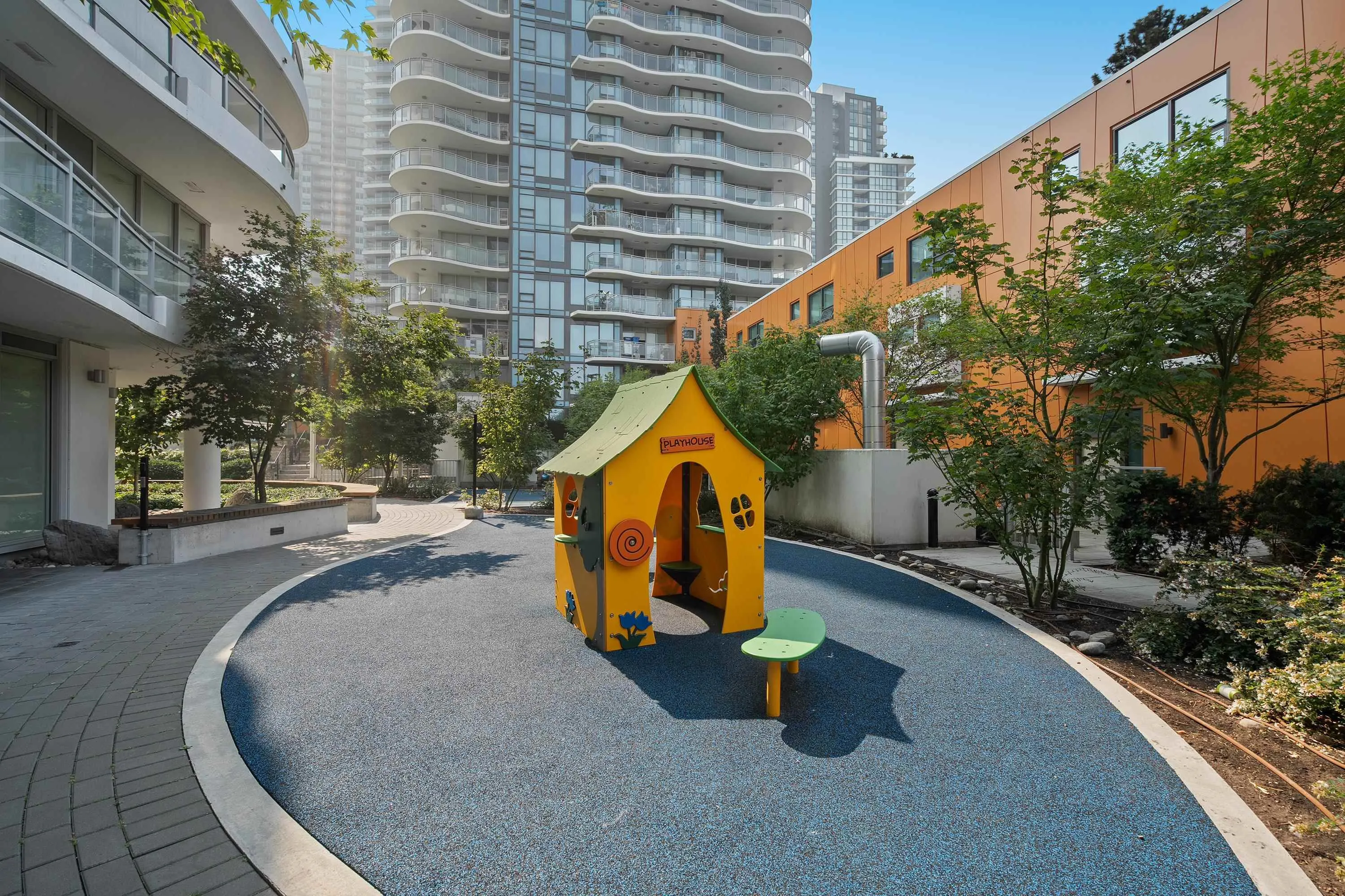 2106 13318 104 Avenue