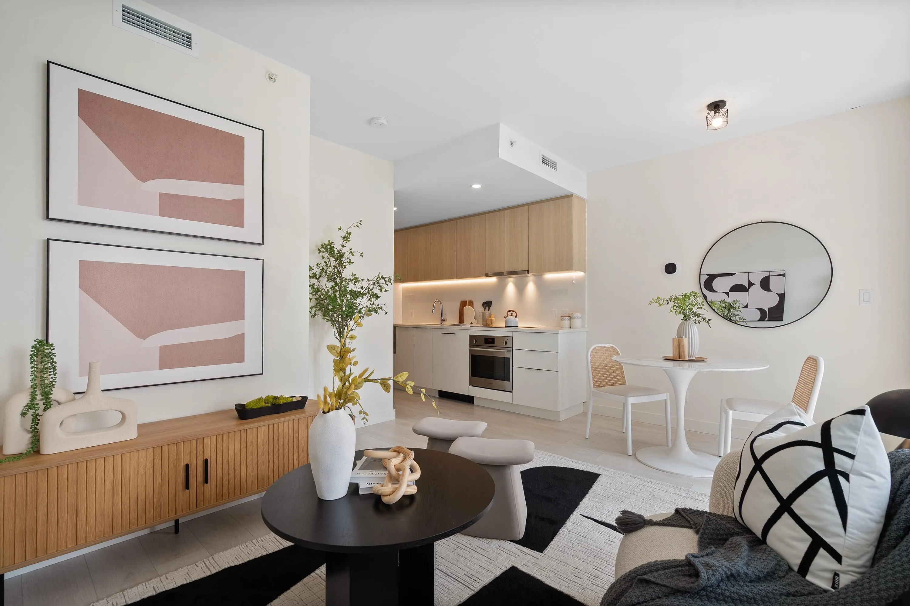 2106 13318 104 Avenue