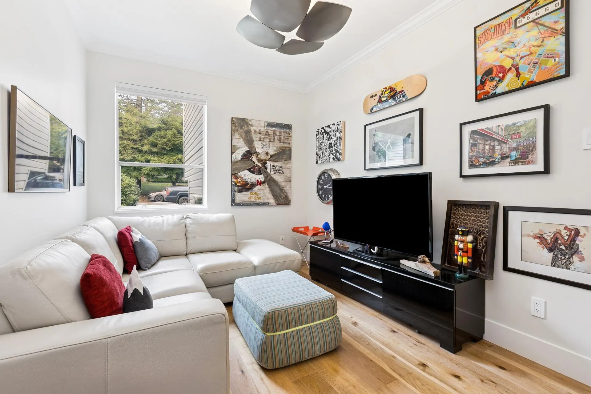 239 W 22nd Street