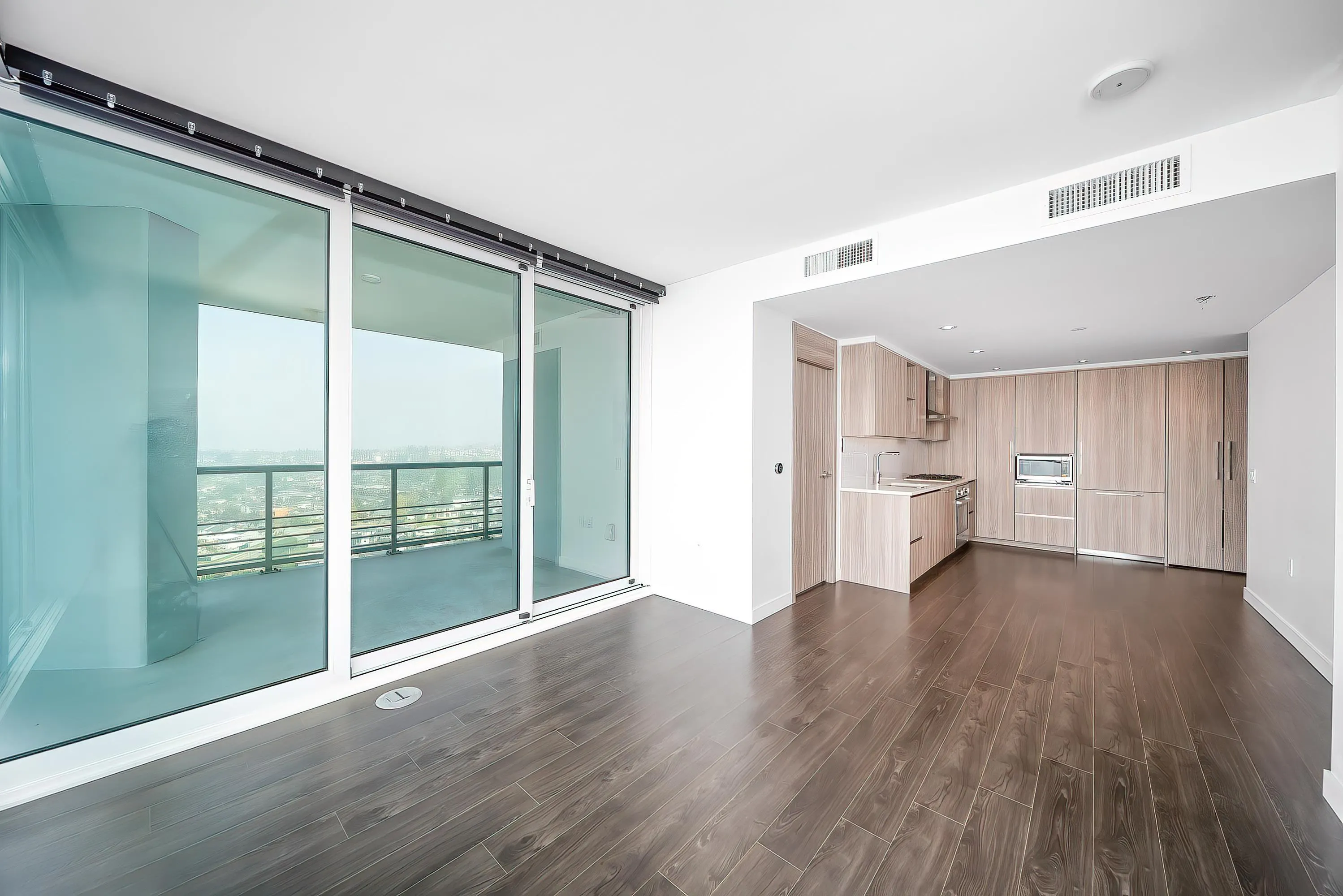 2702 4720 Lougheed Highway