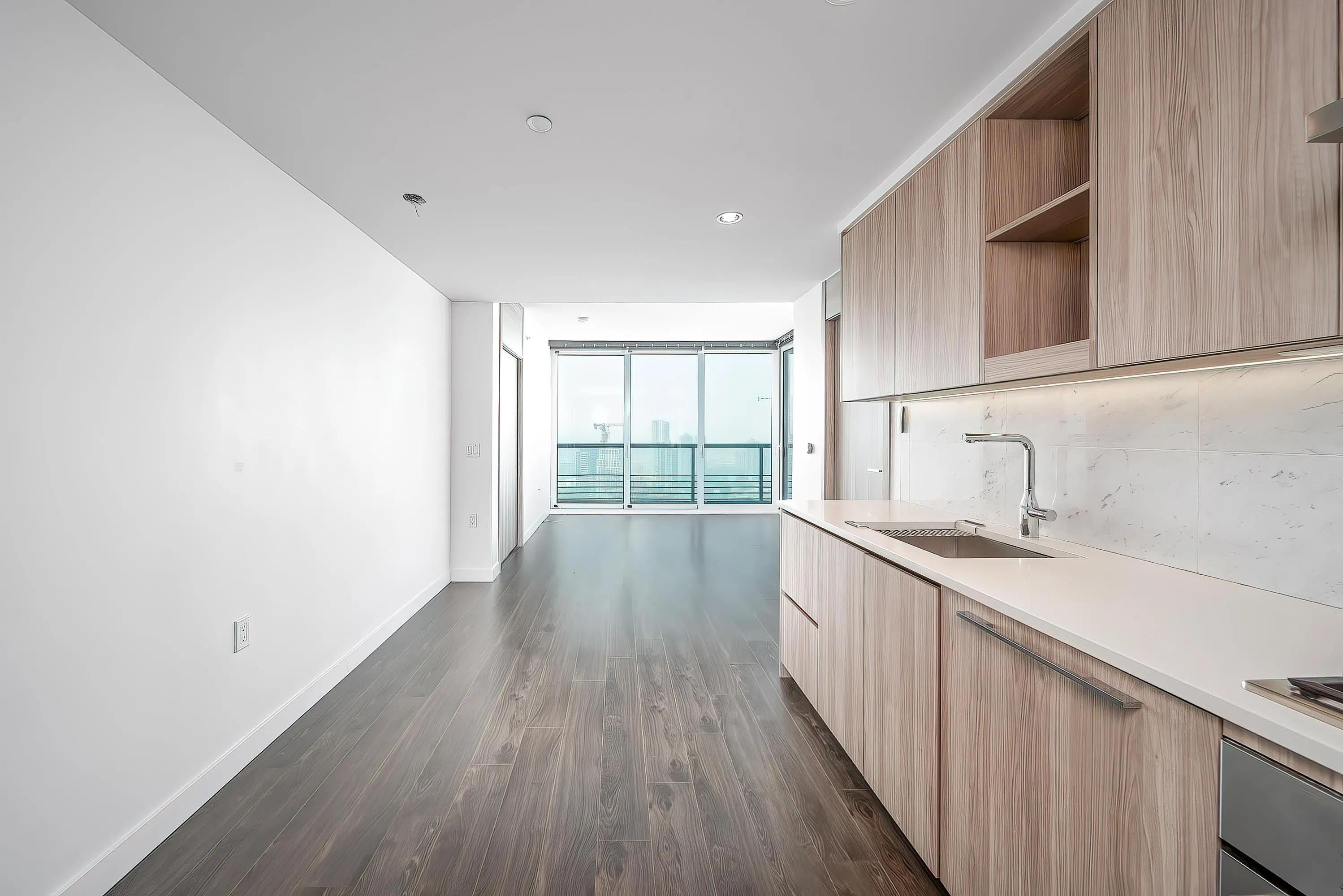 2702 4720 Lougheed Highway