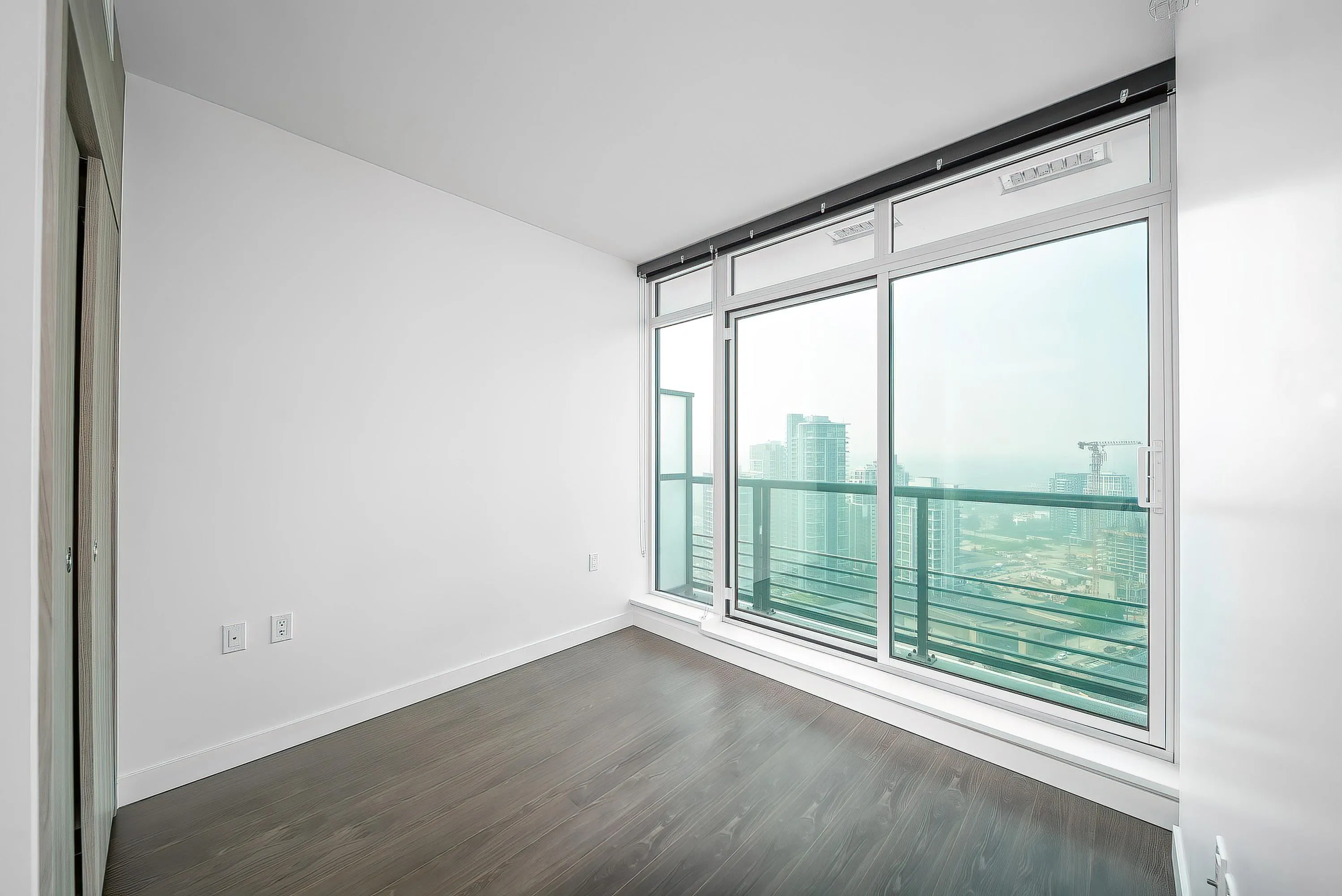 2702 4720 Lougheed Highway