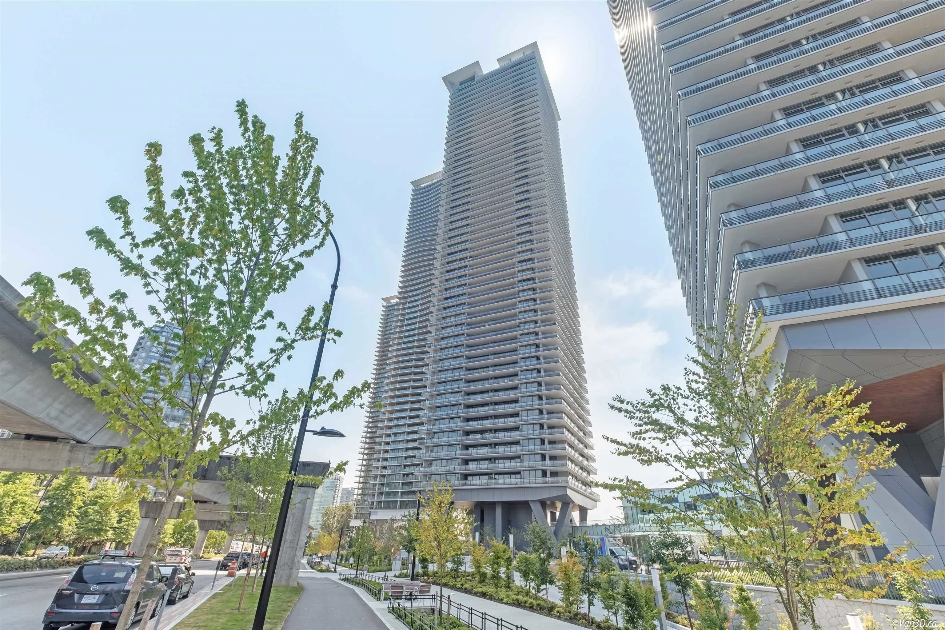 2702 4720 Lougheed Highway
