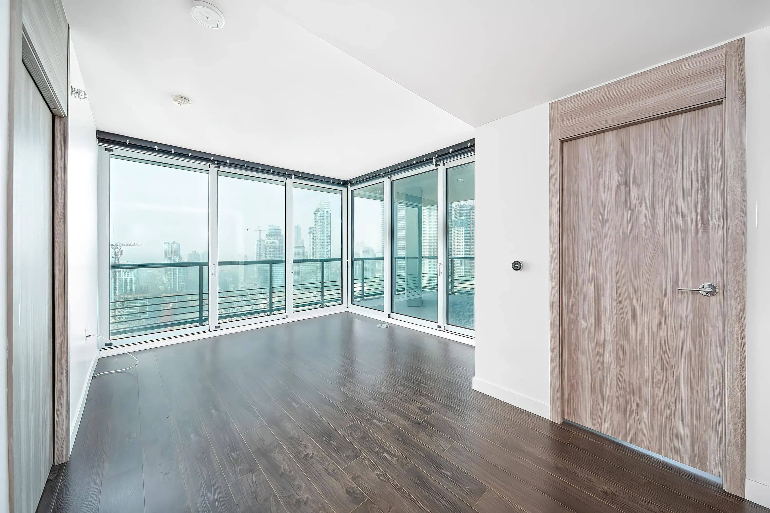 2702 4720 Lougheed Highway