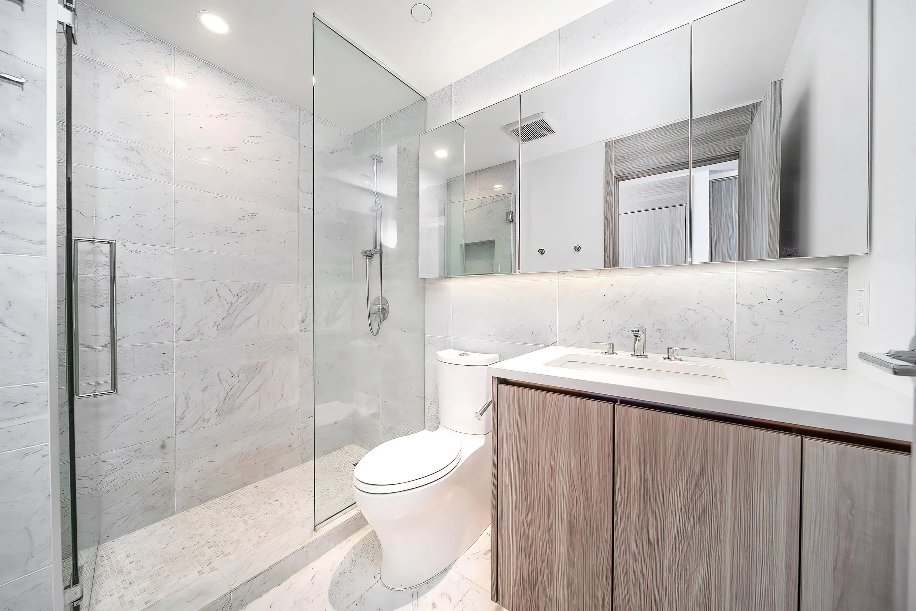 2702 4720 Lougheed Highway
