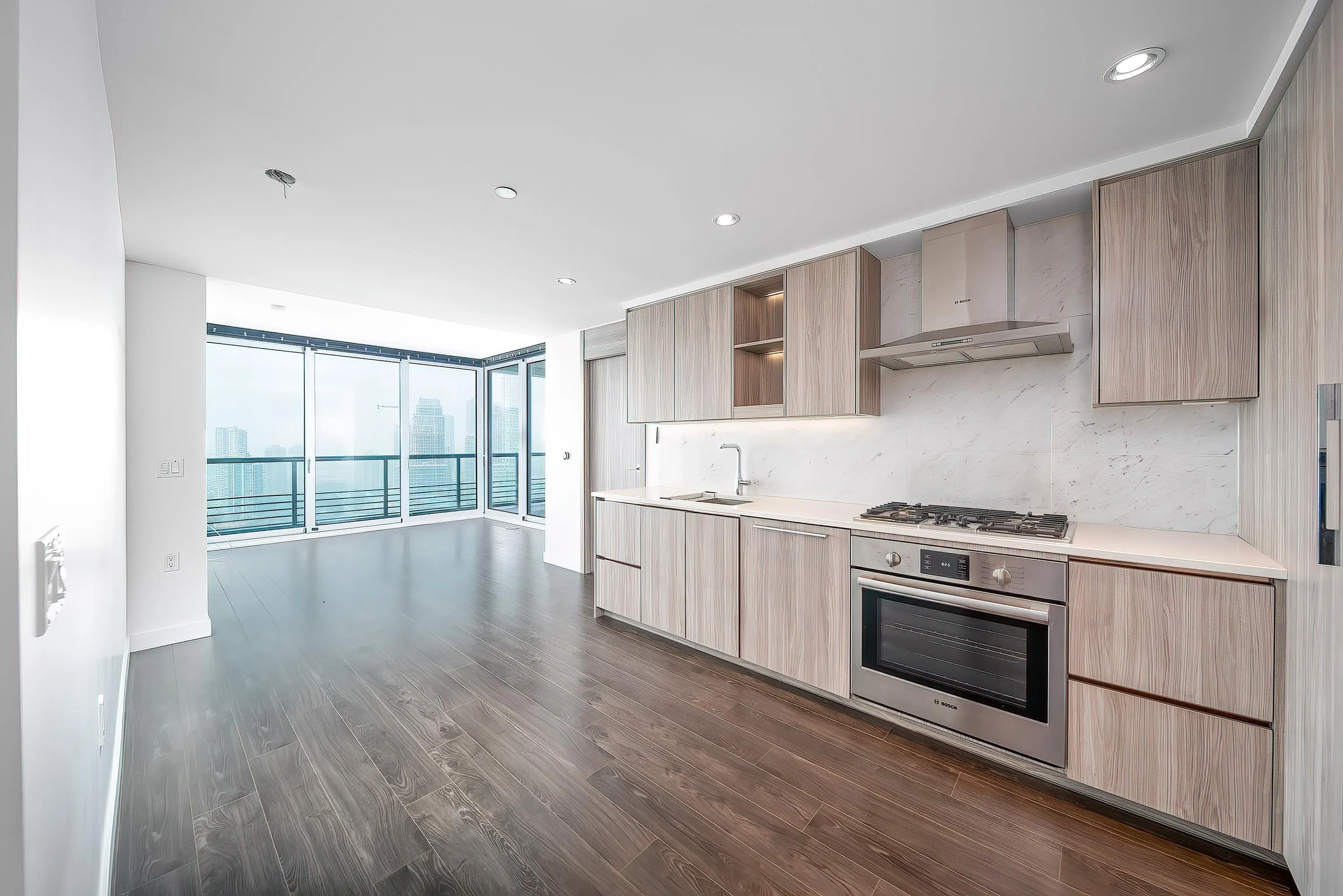 2702 4720 Lougheed Highway