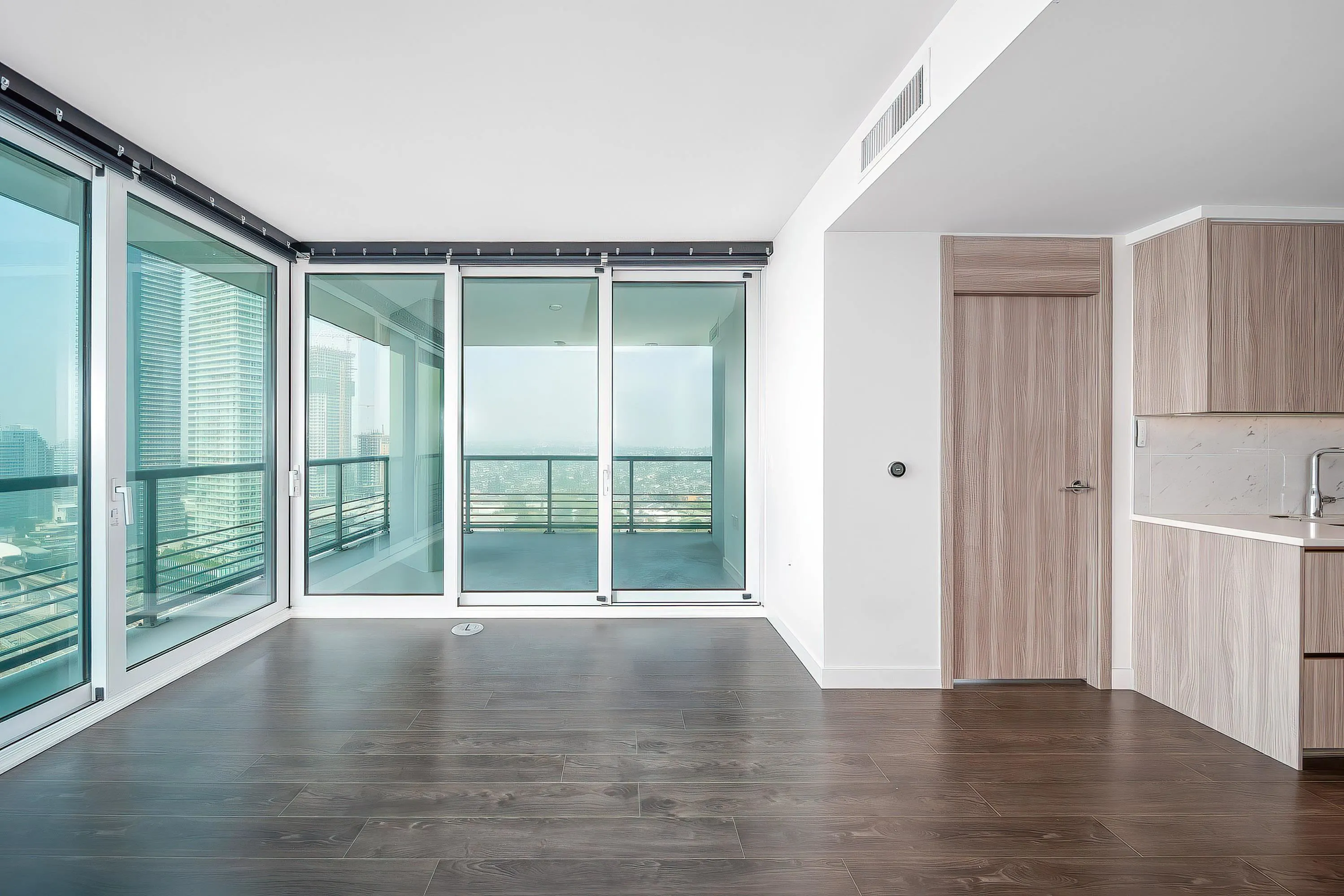2702 4720 Lougheed Highway