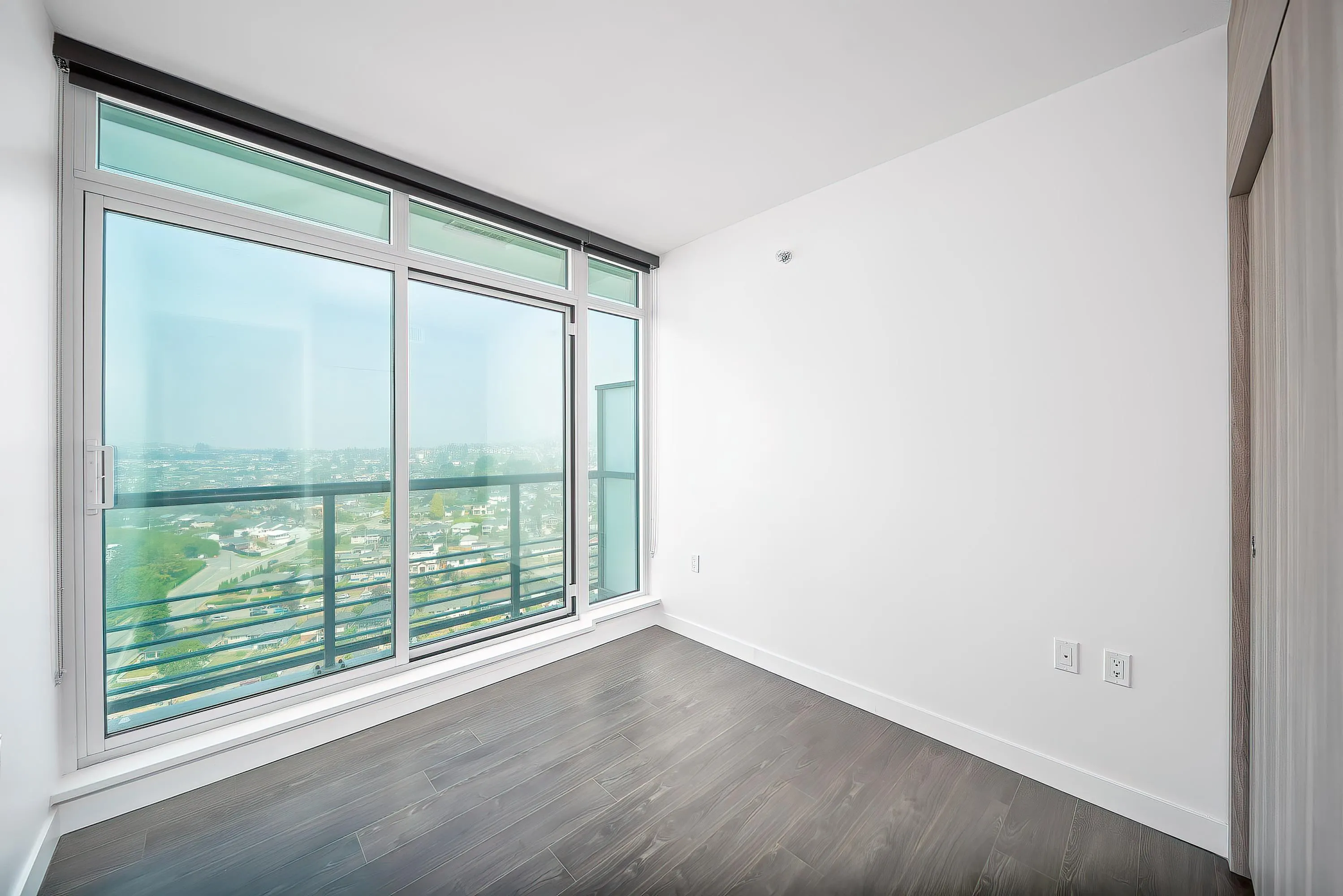 2702 4720 Lougheed Highway
