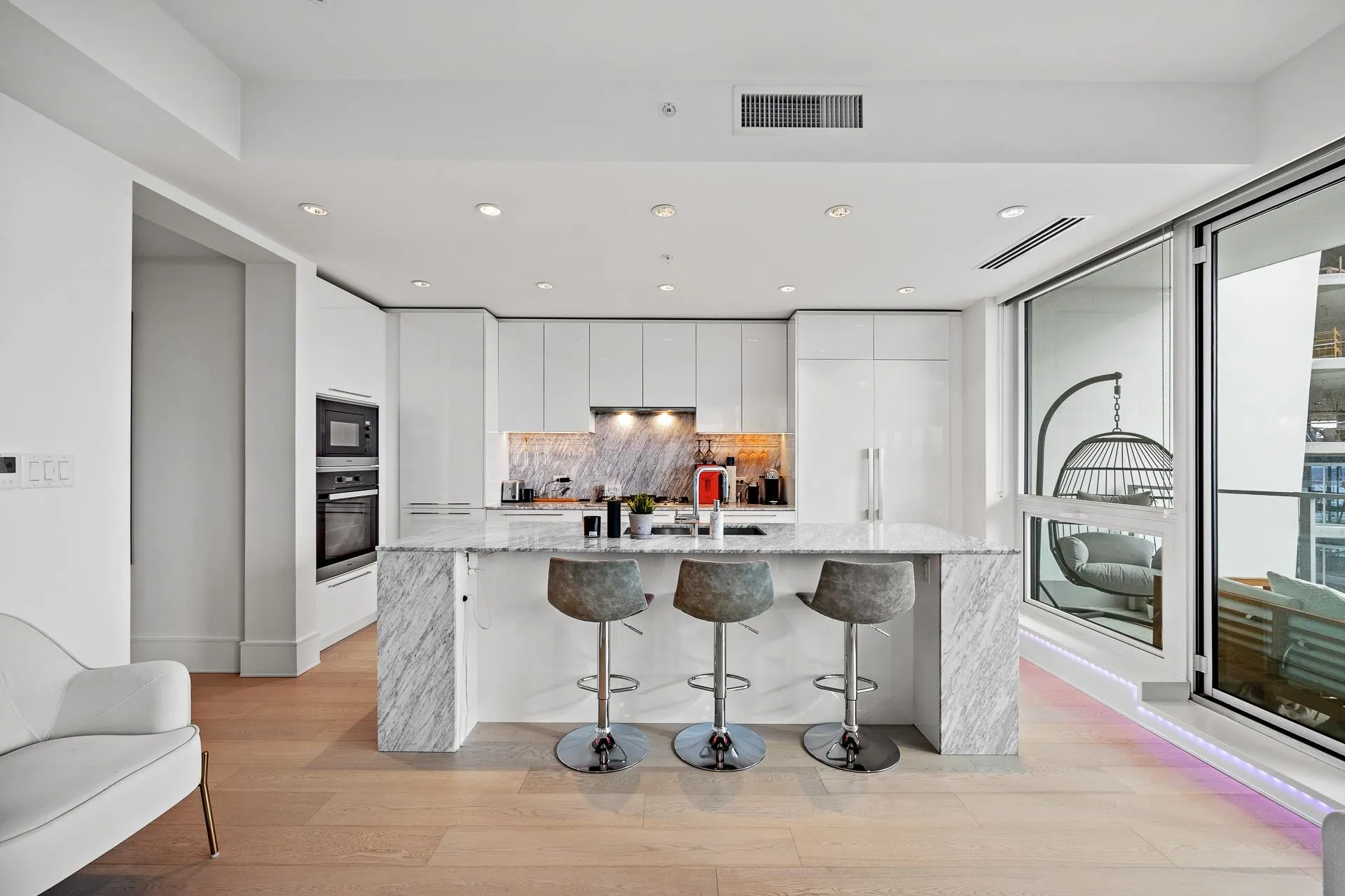 1305 1501 Foster Street