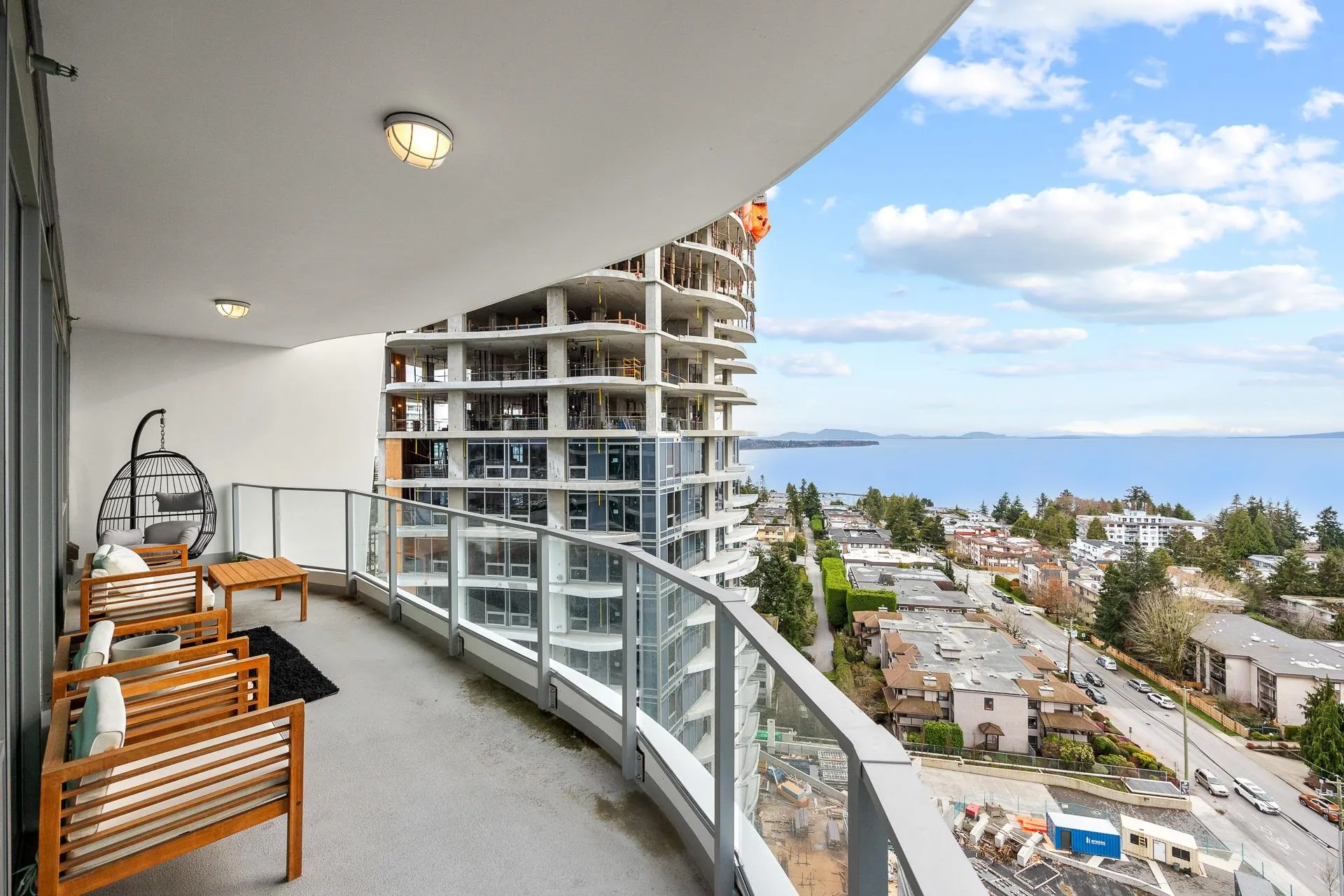 1305 1501 Foster Street