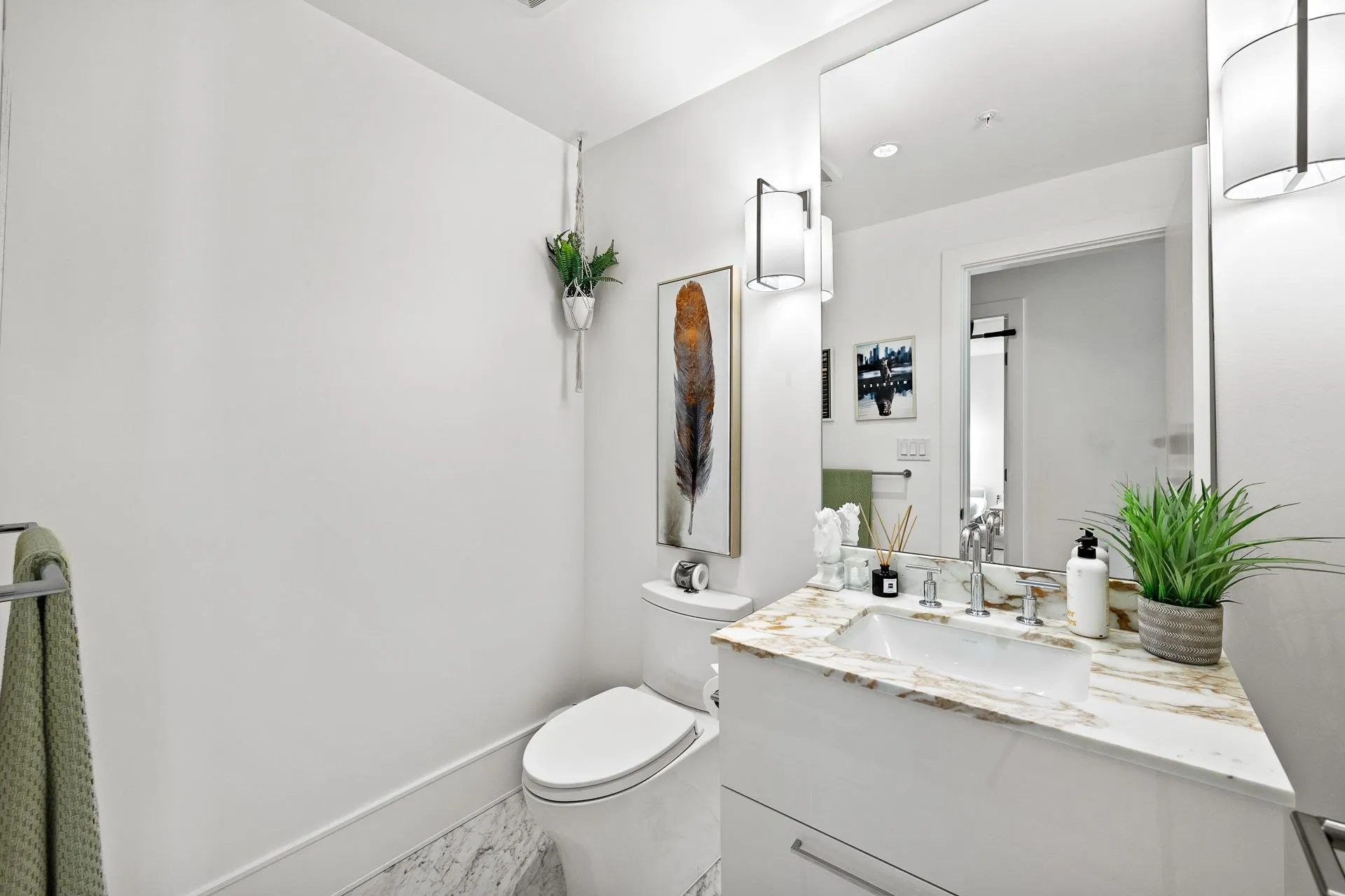 1305 1501 Foster Street