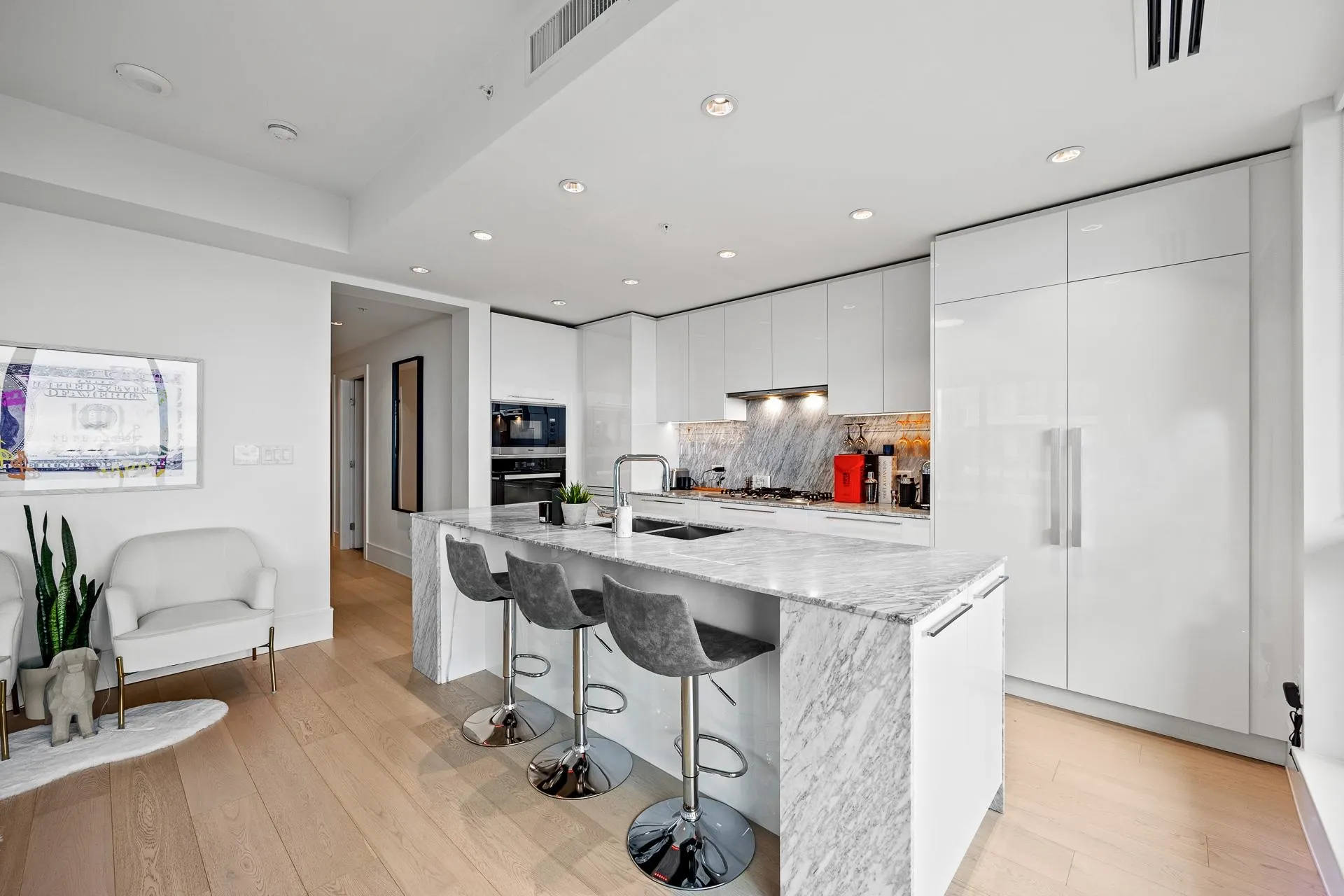 1305 1501 Foster Street