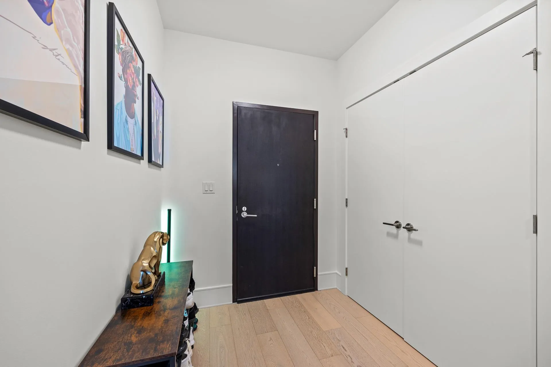 1305 1501 Foster Street