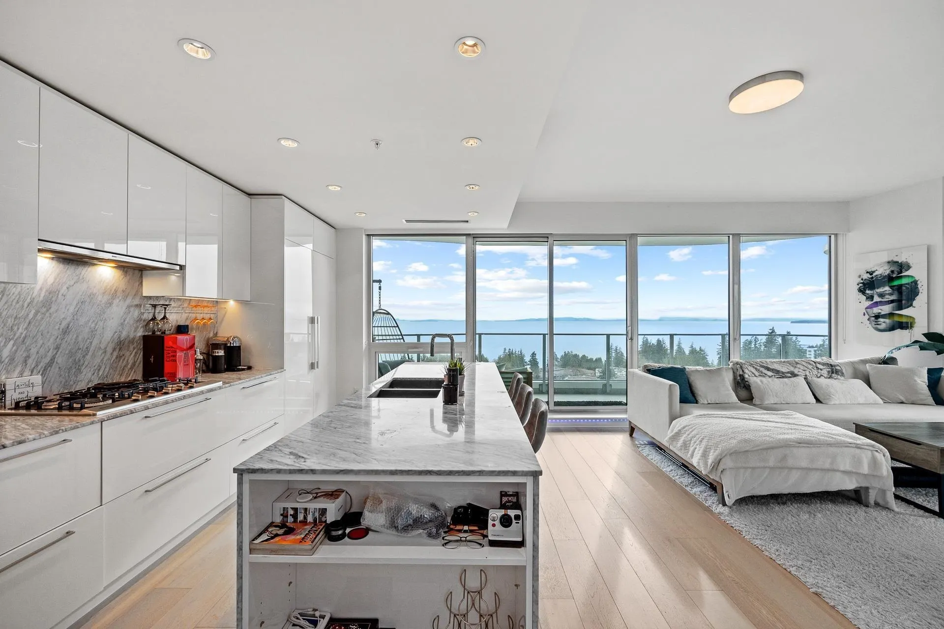 1305 1501 Foster Street