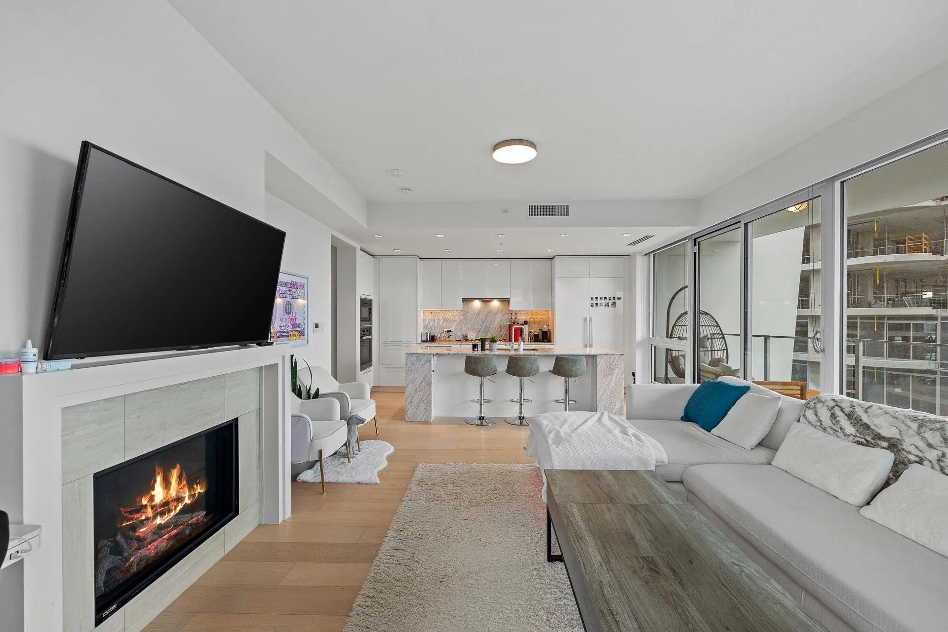 1305 1501 Foster Street
