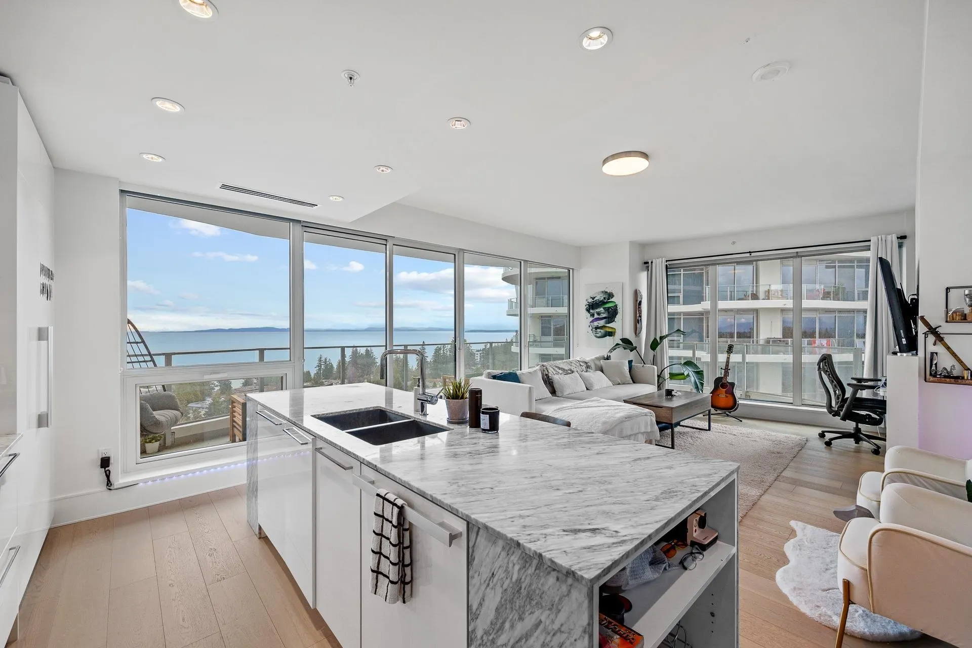 1305 1501 Foster Street
